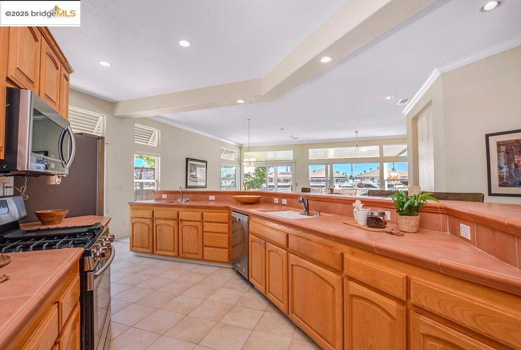 Detail Gallery Image 12 of 35 For 4161 Beacon Pl, Discovery Bay,  CA 94505 - 3 Beds | 2 Baths