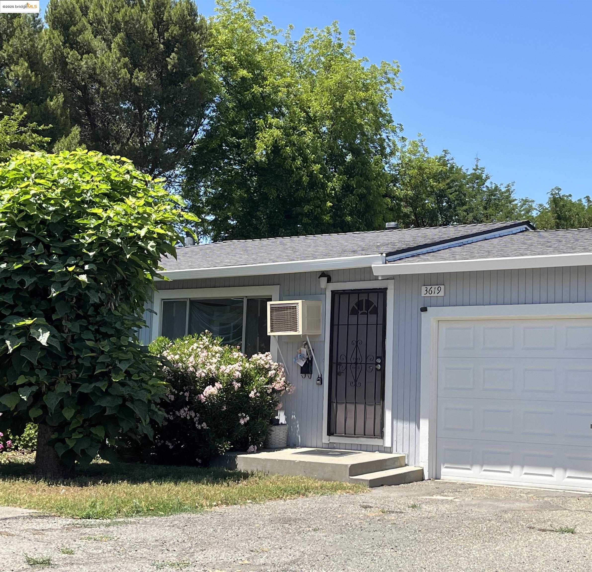3619 DeOvan St, Stockton, California 95204, 2 Bedrooms Bedrooms, 5 Rooms Rooms,1 BathroomBathrooms,Residential Lease,For Rent,3619 DeOvan St,41100637