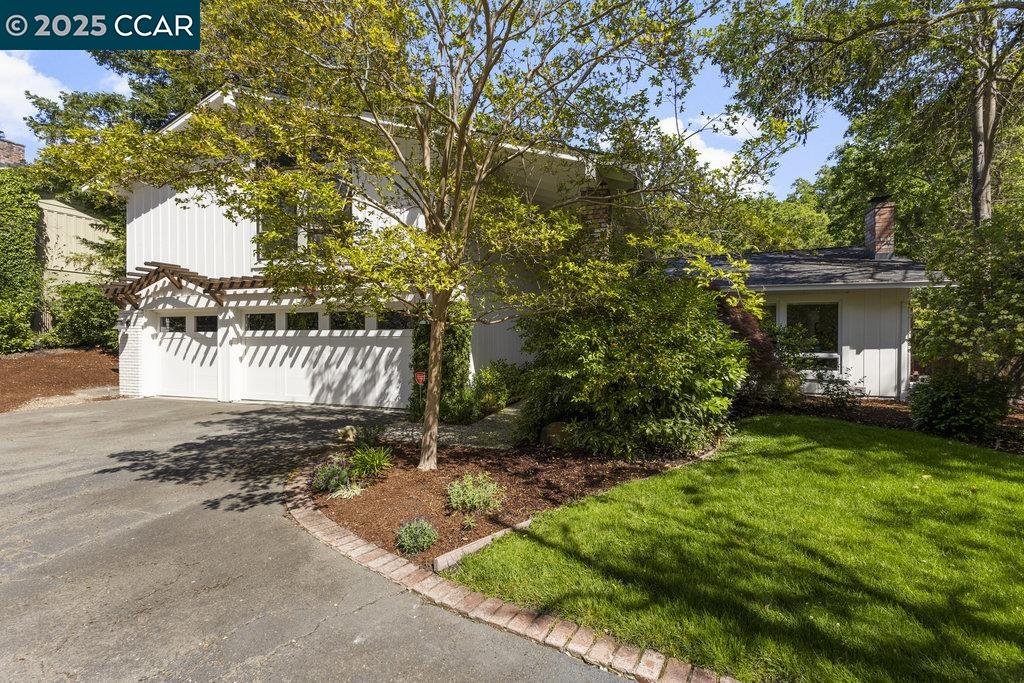 Detail Gallery Image 13 of 44 For 2284 Alameda Diablo, Diablo,  CA 94528 - 4 Beds | 2/1 Baths