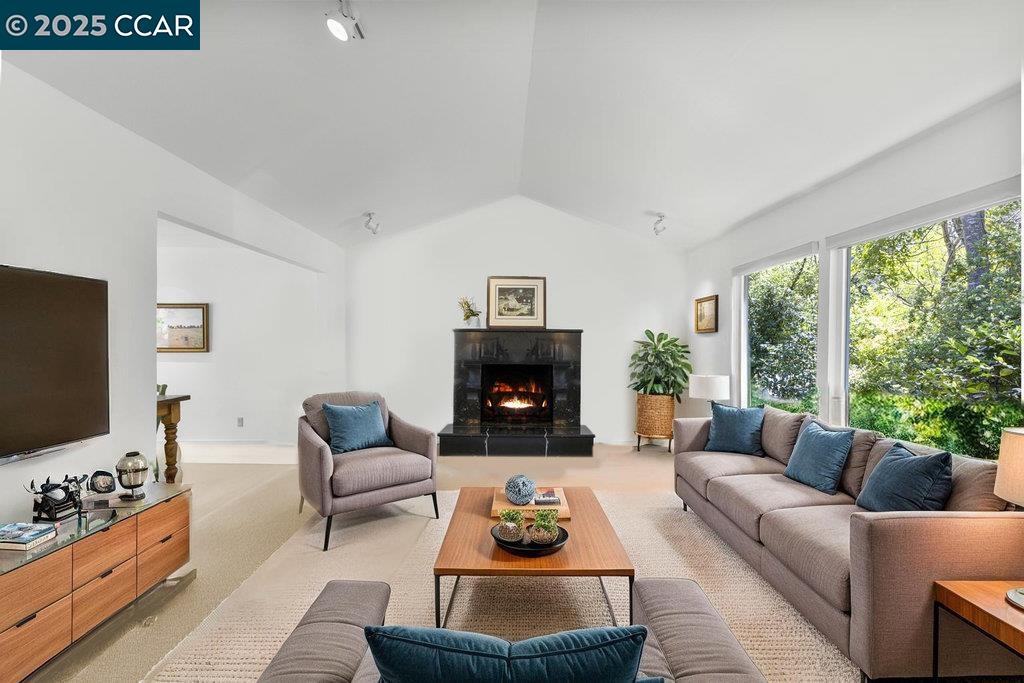 Detail Gallery Image 14 of 44 For 2284 Alameda Diablo, Diablo,  CA 94528 - 4 Beds | 2/1 Baths