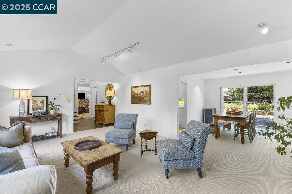 Detail Gallery Image 15 of 44 For 2284 Alameda Diablo, Diablo,  CA 94528 - 4 Beds | 2/1 Baths