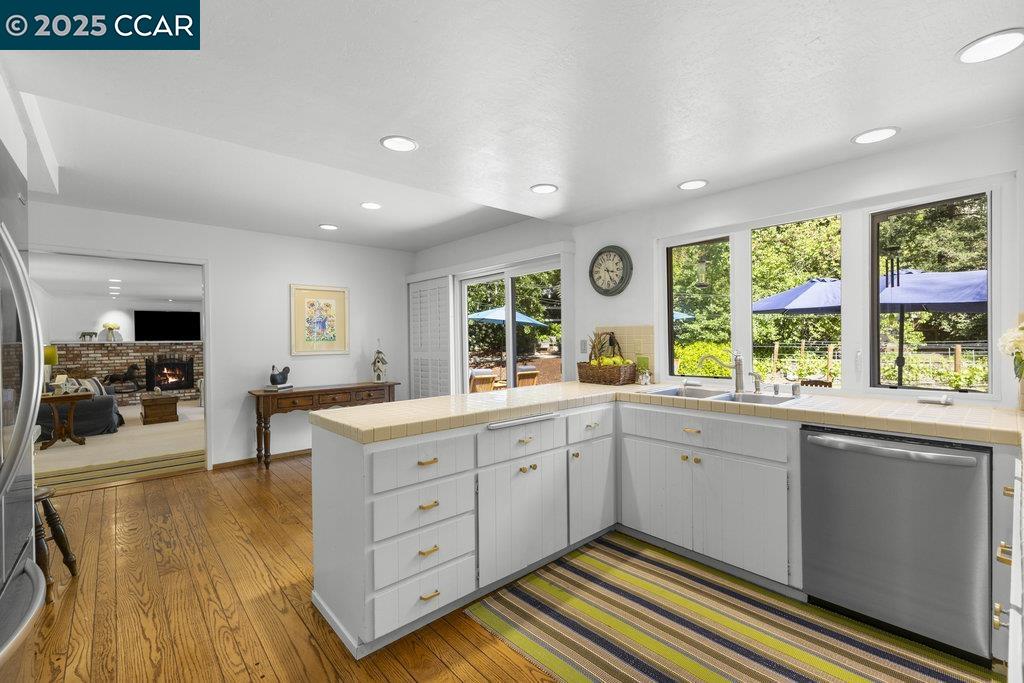 Detail Gallery Image 17 of 44 For 2284 Alameda Diablo, Diablo,  CA 94528 - 4 Beds | 2/1 Baths
