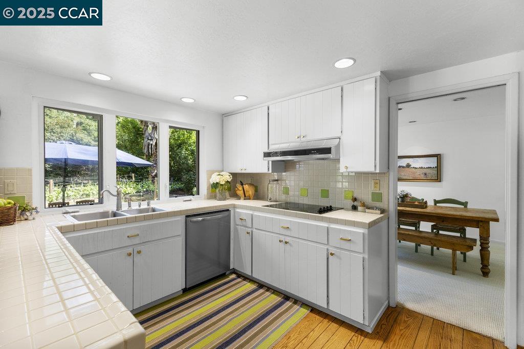 Detail Gallery Image 18 of 44 For 2284 Alameda Diablo, Diablo,  CA 94528 - 4 Beds | 2/1 Baths