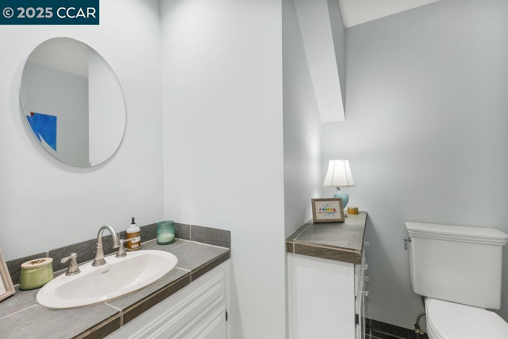 Detail Gallery Image 22 of 44 For 2284 Alameda Diablo, Diablo,  CA 94528 - 4 Beds | 2/1 Baths