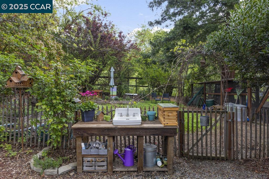 Detail Gallery Image 42 of 44 For 2284 Alameda Diablo, Diablo,  CA 94528 - 4 Beds | 2/1 Baths