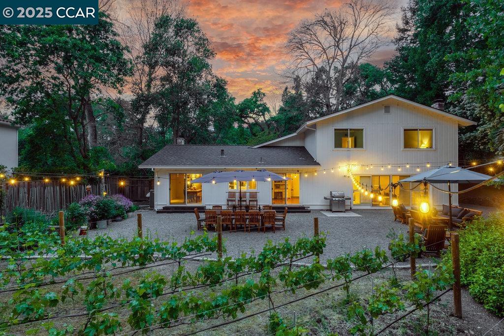 Detail Gallery Image 9 of 44 For 2284 Alameda Diablo, Diablo,  CA 94528 - 4 Beds | 2/1 Baths