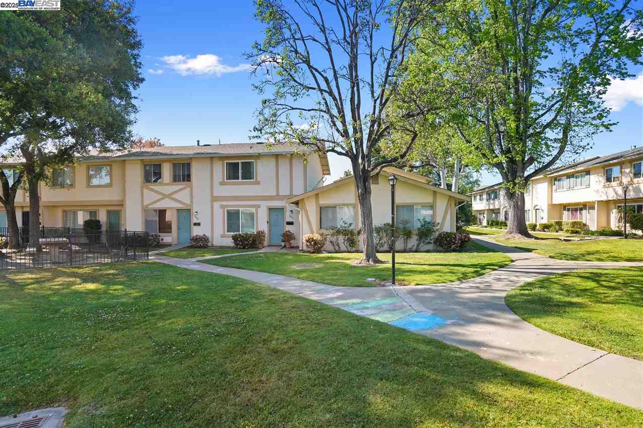 Thumbnail for 38551 Royal Ann Cmn, Fremont, CA 94536