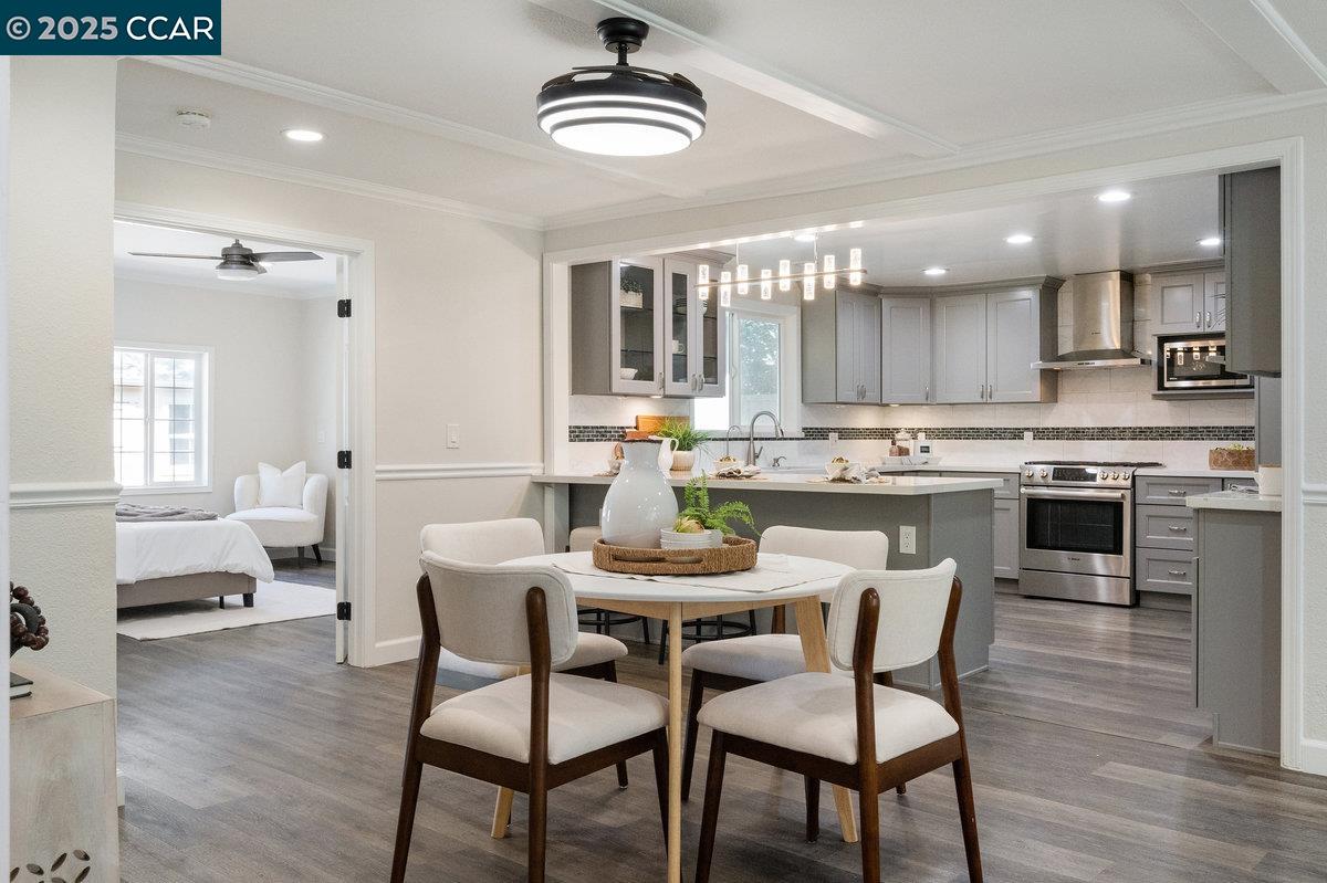 Detail Gallery Image 12 of 56 For 561 Manzanita Ave, Sunnyvale,  CA 94085 - 3 Beds | 2 Baths