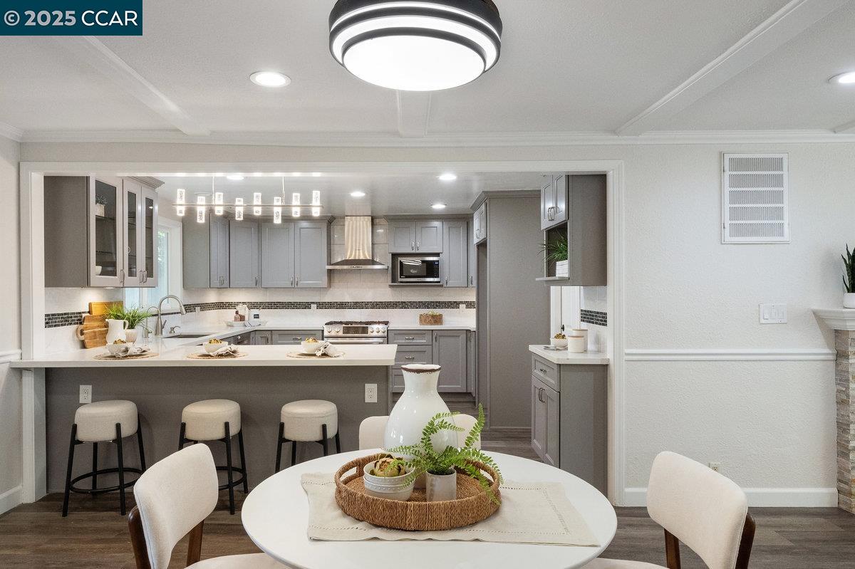 Detail Gallery Image 13 of 56 For 561 Manzanita Ave, Sunnyvale,  CA 94085 - 3 Beds | 2 Baths