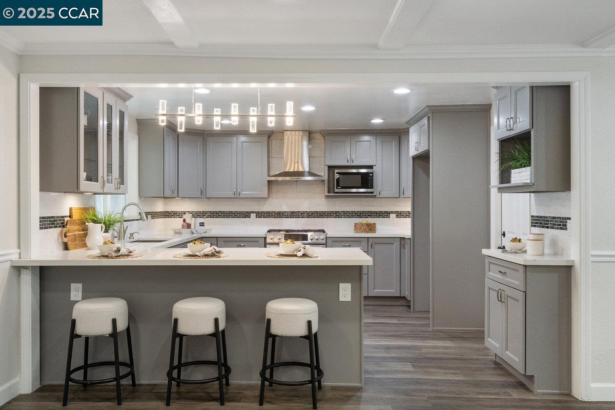 Detail Gallery Image 15 of 56 For 561 Manzanita Ave, Sunnyvale,  CA 94085 - 3 Beds | 2 Baths