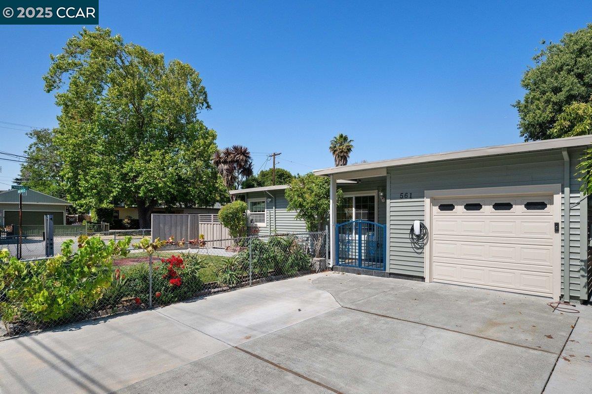 Detail Gallery Image 3 of 56 For 561 Manzanita Ave, Sunnyvale,  CA 94085 - 3 Beds | 2 Baths