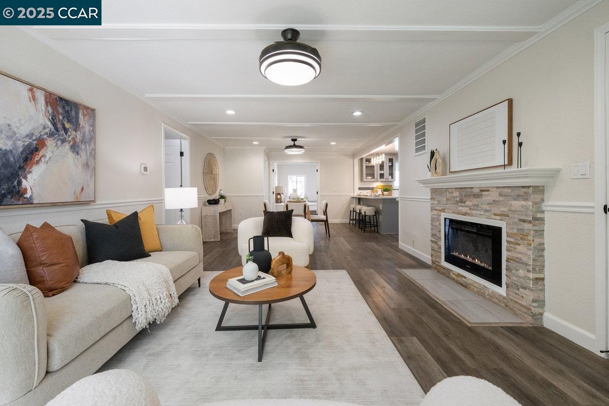 Detail Gallery Image 4 of 56 For 561 Manzanita Ave, Sunnyvale,  CA 94085 - 3 Beds | 2 Baths