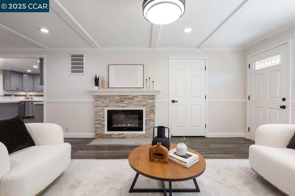 Detail Gallery Image 6 of 56 For 561 Manzanita Ave, Sunnyvale,  CA 94085 - 3 Beds | 2 Baths