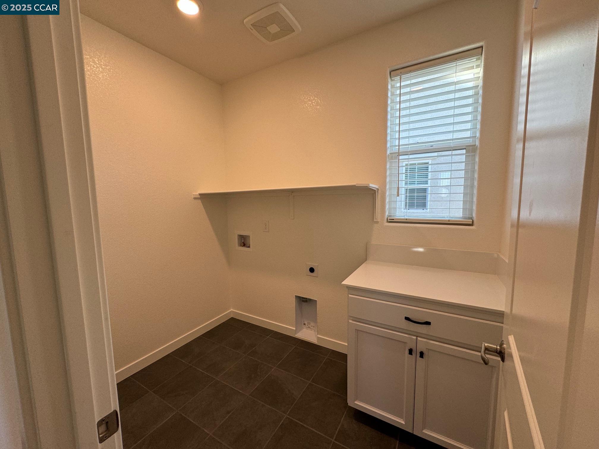 4786 Cantrell Dr, Folsom, California 95630, 4 Bedrooms Bedrooms, 6 Rooms Rooms,3 BathroomsBathrooms,Residential Lease,For Rent,4786 Cantrell Dr,41100657