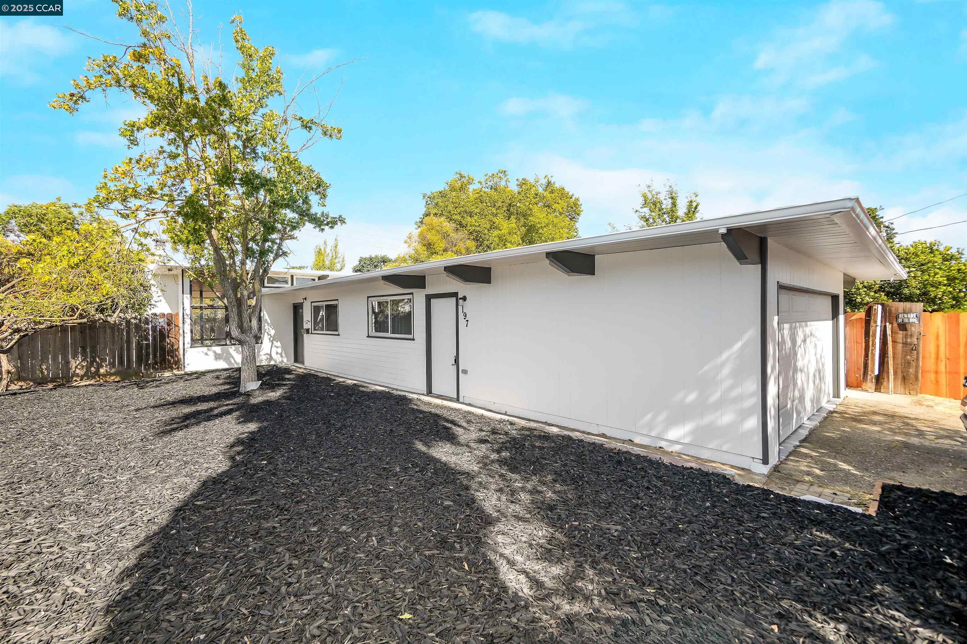 Detail Gallery Image 3 of 41 For 197 Carolos Drive, Pacheco,  CA 94553 - 3 Beds | 2 Baths
