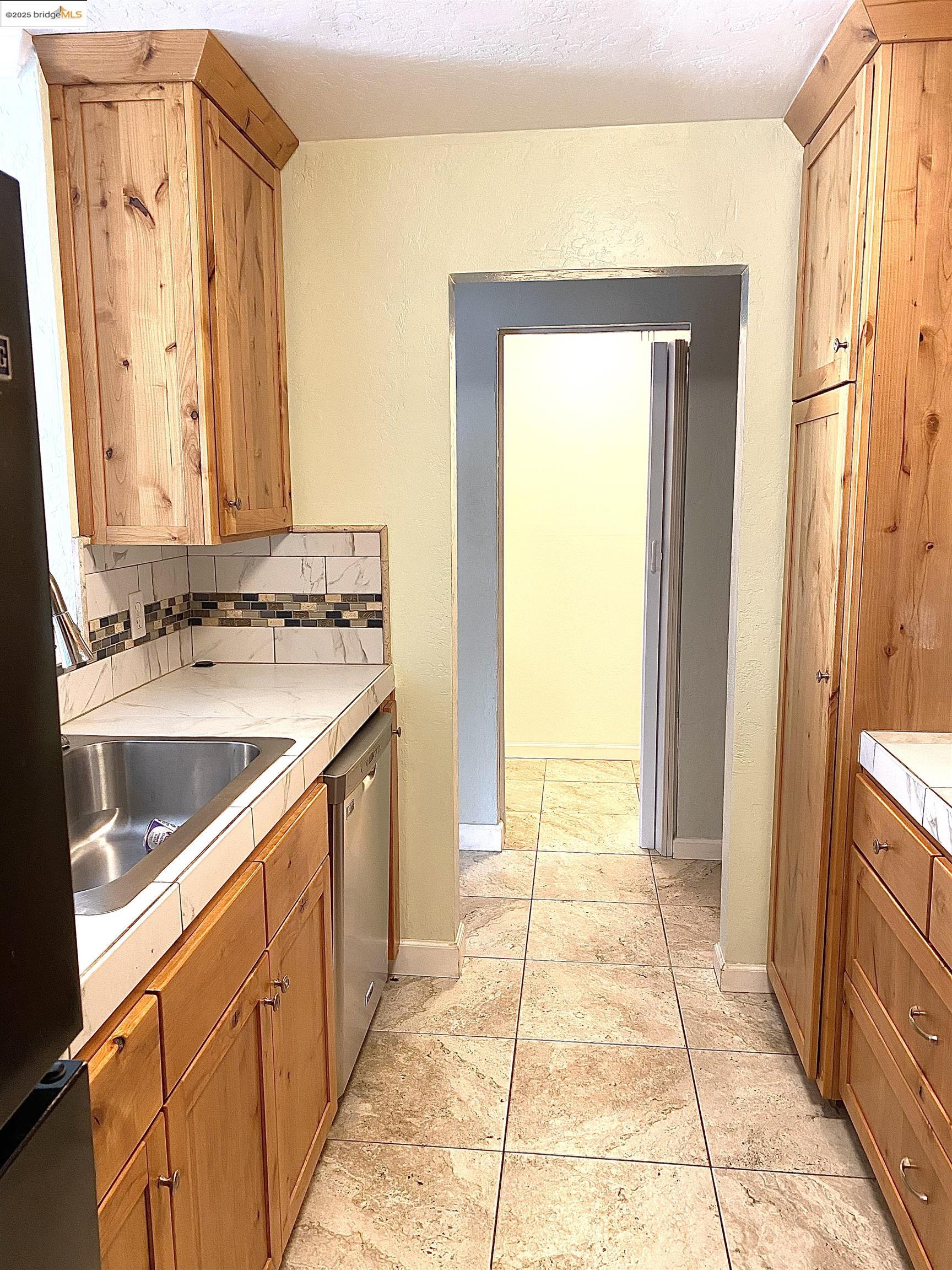 Photo #9: 41100677 Listing: Photo #9