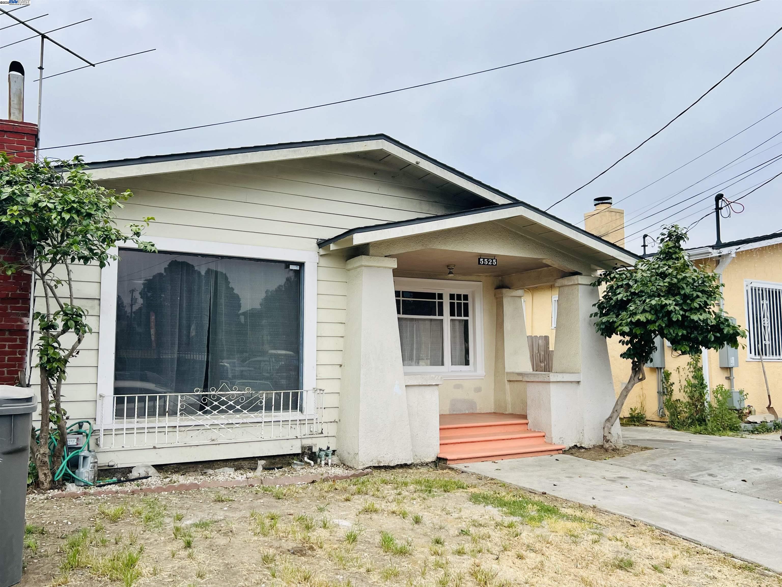 5525 Harvey Ave, Oakland, California 94621, 2 Bedrooms Bedrooms, 5 Rooms Rooms,1 BathroomBathrooms,Residential,For Sale,5525 Harvey Ave,41100680