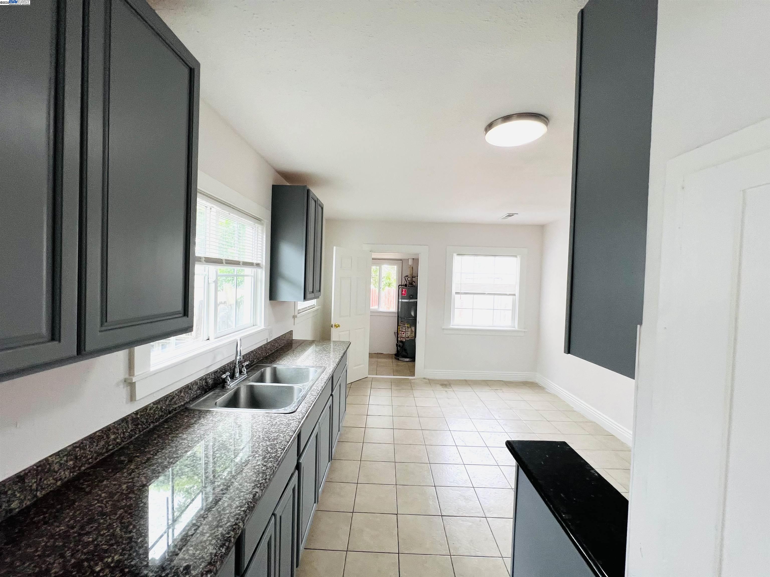 5525 Harvey Ave, Oakland, California 94621, 2 Bedrooms Bedrooms, 5 Rooms Rooms,1 BathroomBathrooms,Residential,For Sale,5525 Harvey Ave,41100680