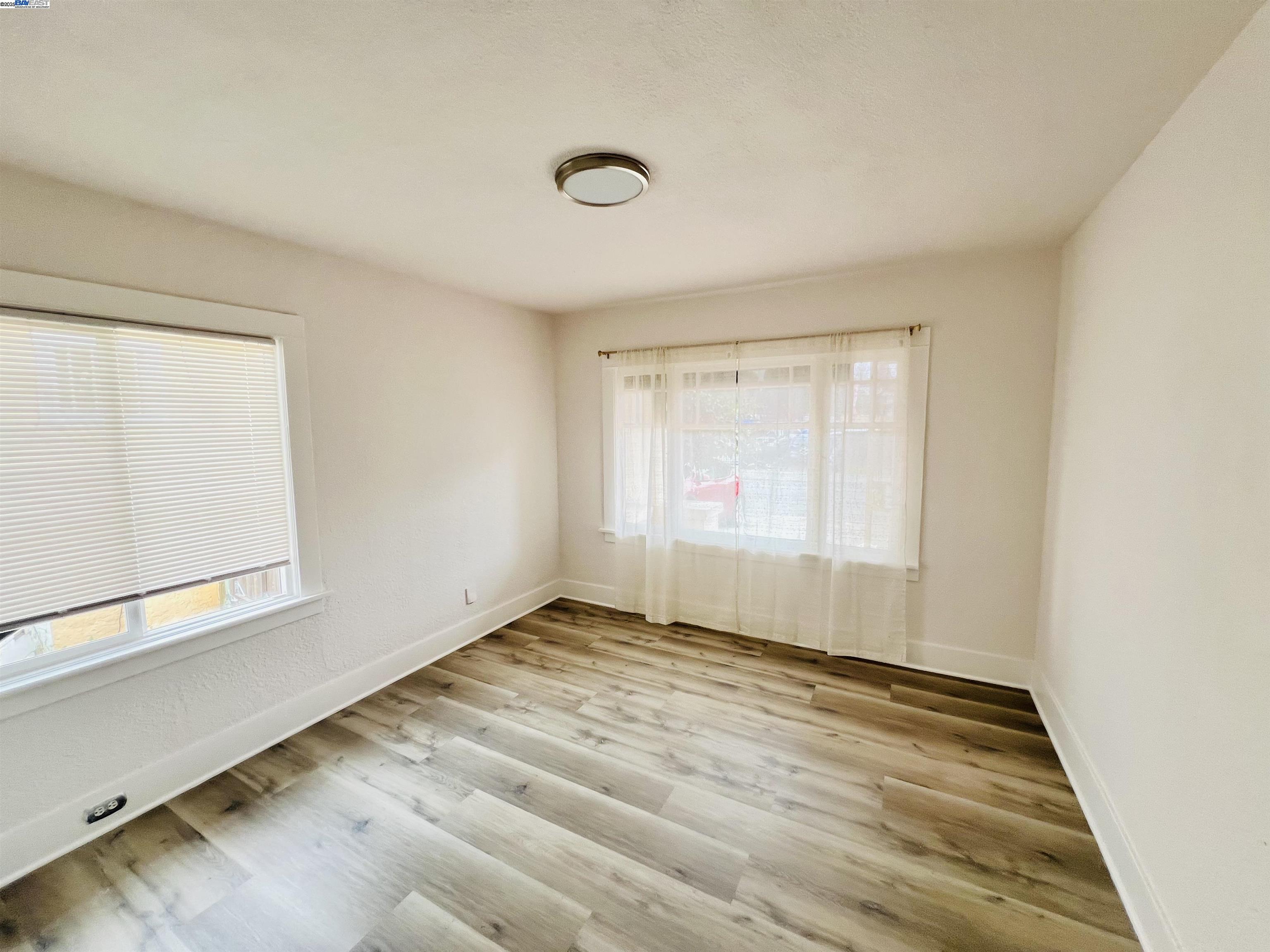 5525 Harvey Ave, Oakland, California 94621, 2 Bedrooms Bedrooms, 5 Rooms Rooms,1 BathroomBathrooms,Residential,For Sale,5525 Harvey Ave,41100680