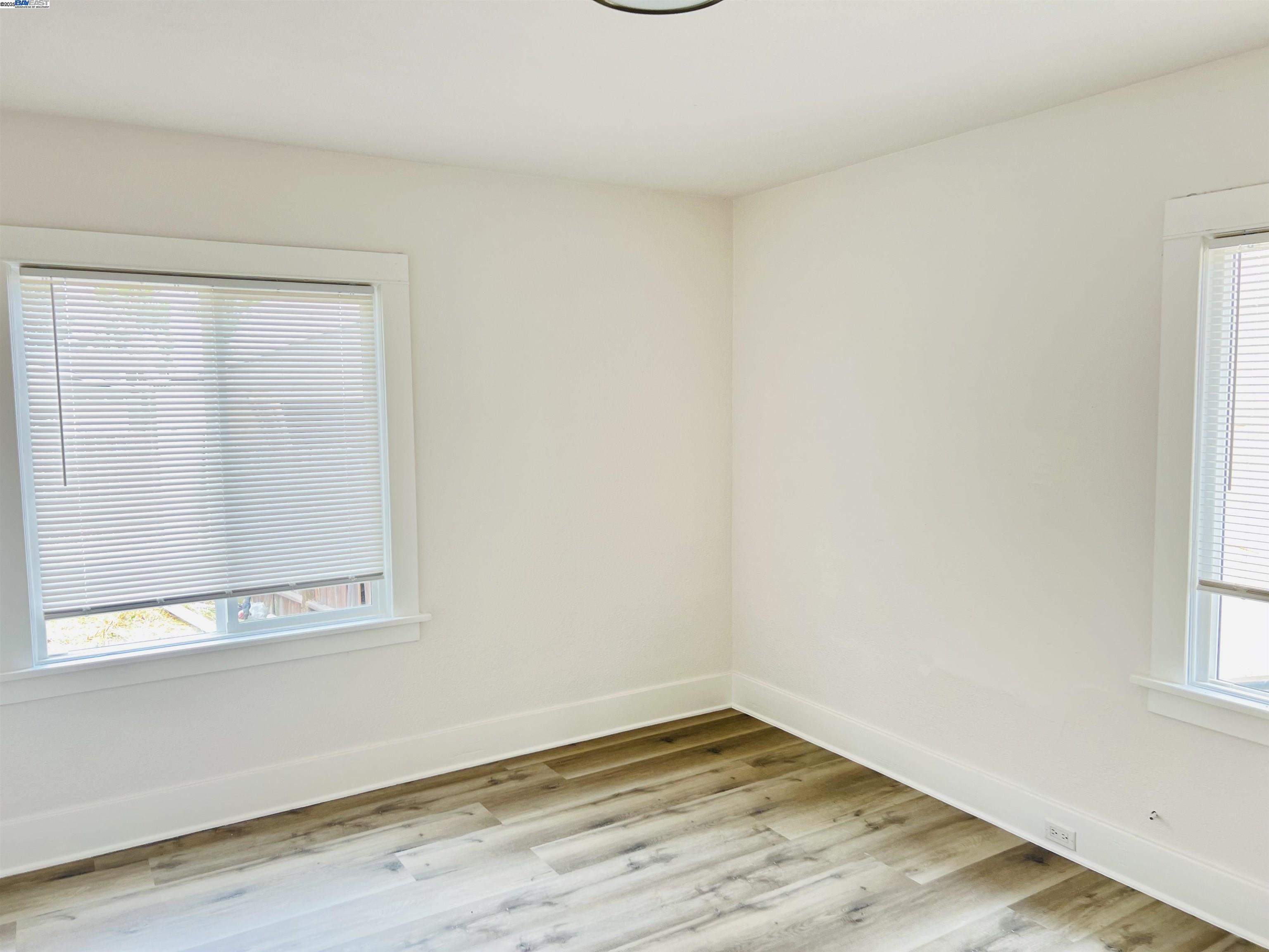 5525 Harvey Ave, Oakland, California 94621, 2 Bedrooms Bedrooms, 5 Rooms Rooms,1 BathroomBathrooms,Residential,For Sale,5525 Harvey Ave,41100680