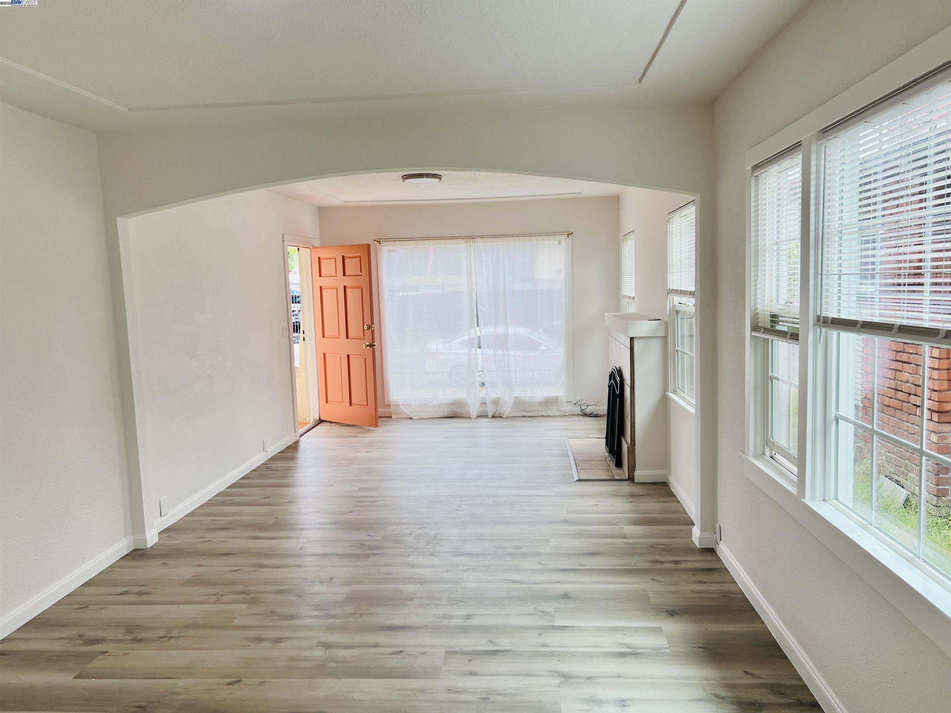 5525 Harvey Ave, Oakland, California 94621, 2 Bedrooms Bedrooms, 5 Rooms Rooms,1 BathroomBathrooms,Residential,For Sale,5525 Harvey Ave,41100680