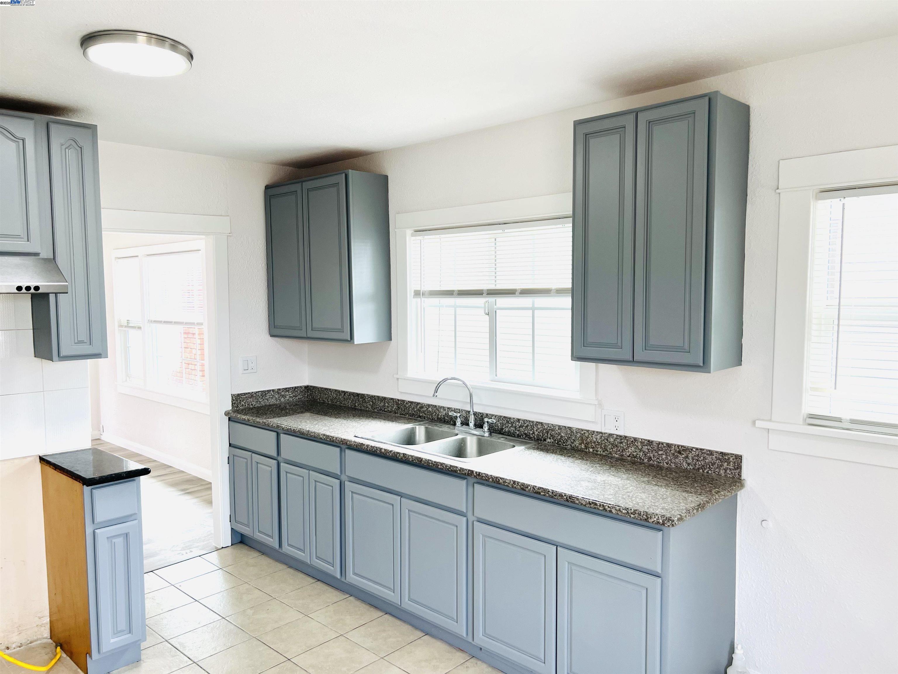 5525 Harvey Ave, Oakland, California 94621, 2 Bedrooms Bedrooms, 5 Rooms Rooms,1 BathroomBathrooms,Residential,For Sale,5525 Harvey Ave,41100680