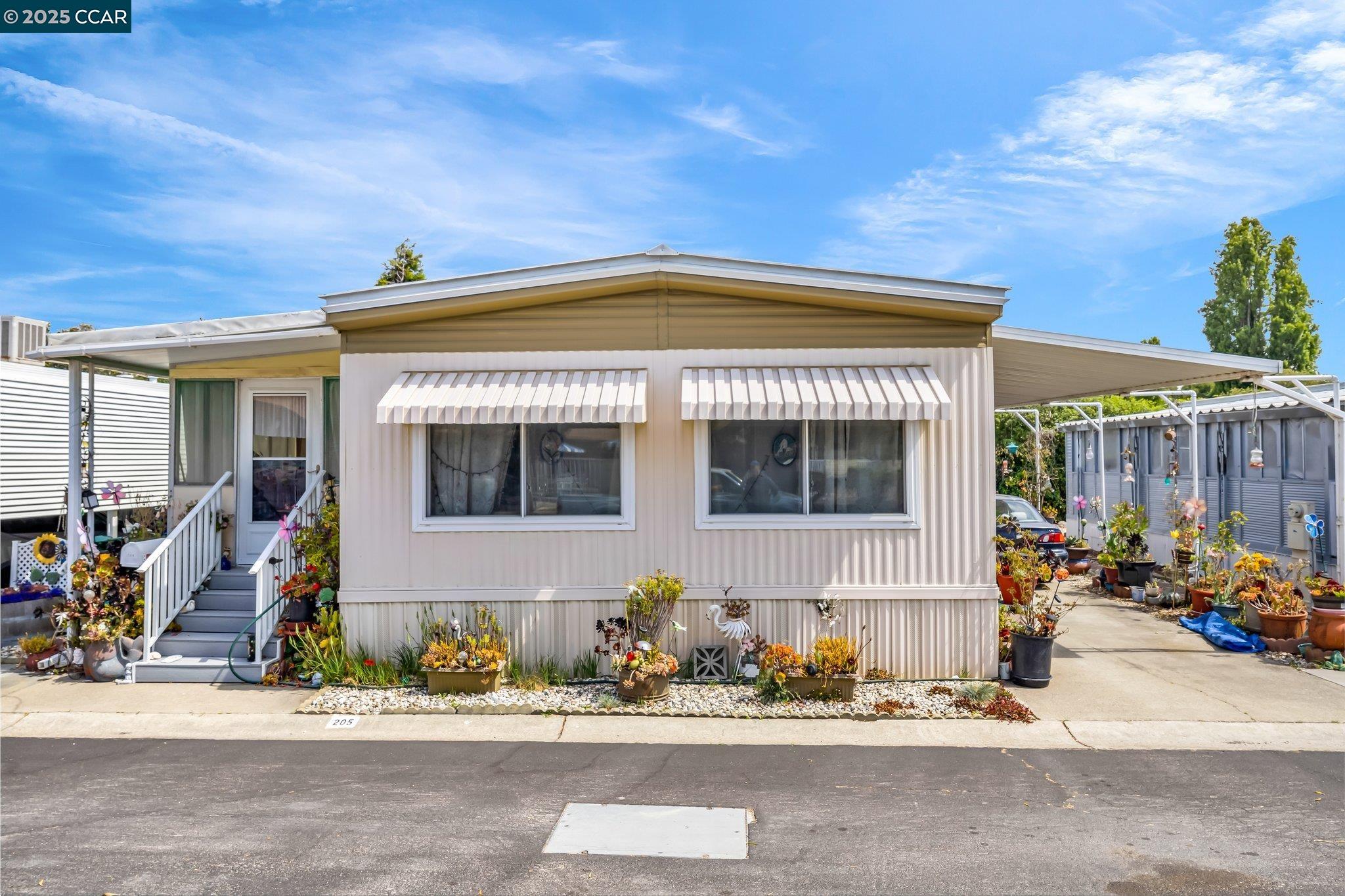 Detail Gallery Image 1 of 1 For 16401 San Pablo Ave #205,  San Pablo,  CA 94806 - 2 Beds | 1 Baths
