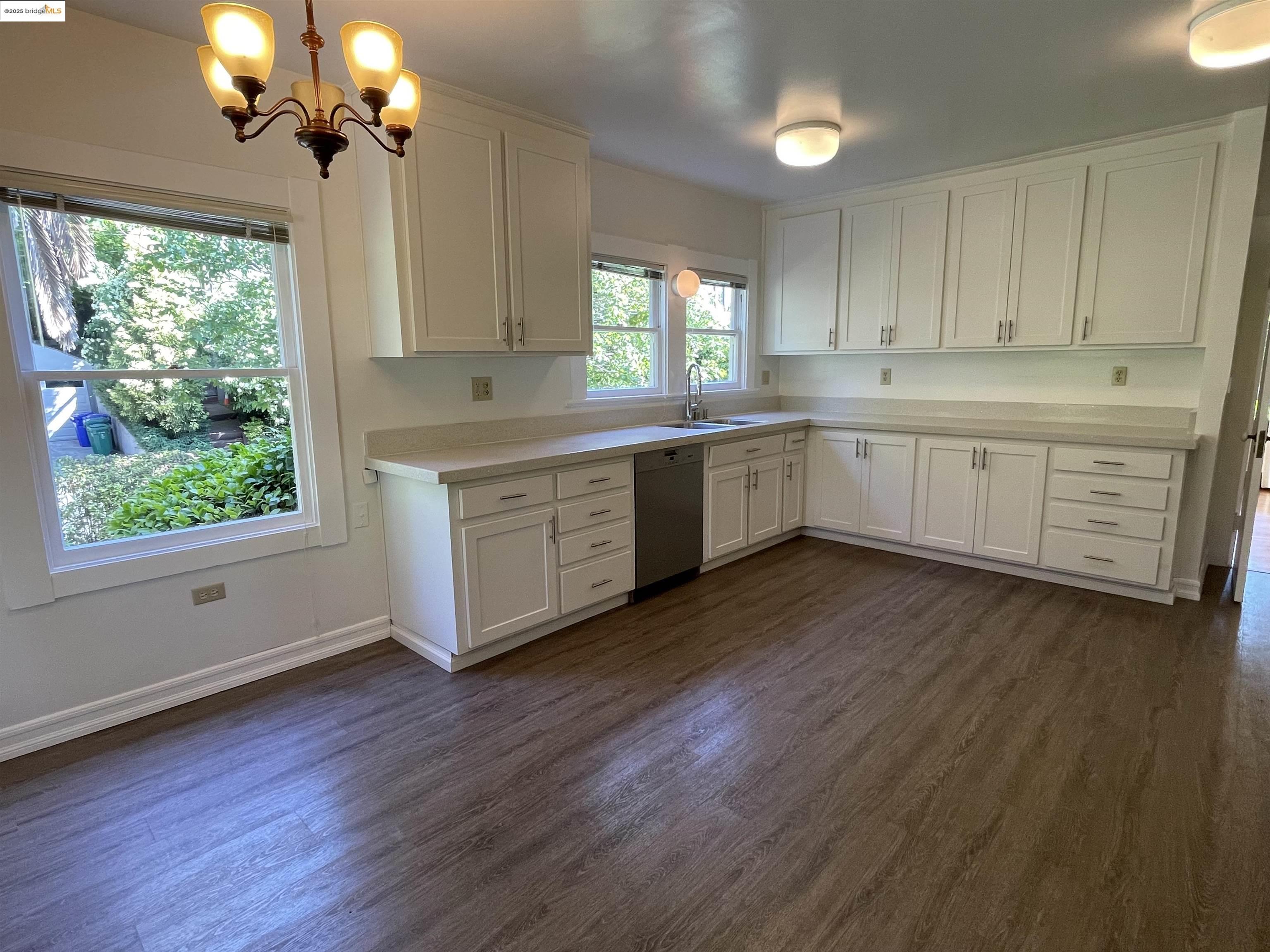 1159 Winsor, Piedmont, California 94610, 5 Bedrooms Bedrooms, 12 Rooms Rooms,2 BathroomsBathrooms,Residential Lease,For Rent,1159 Winsor,41100693