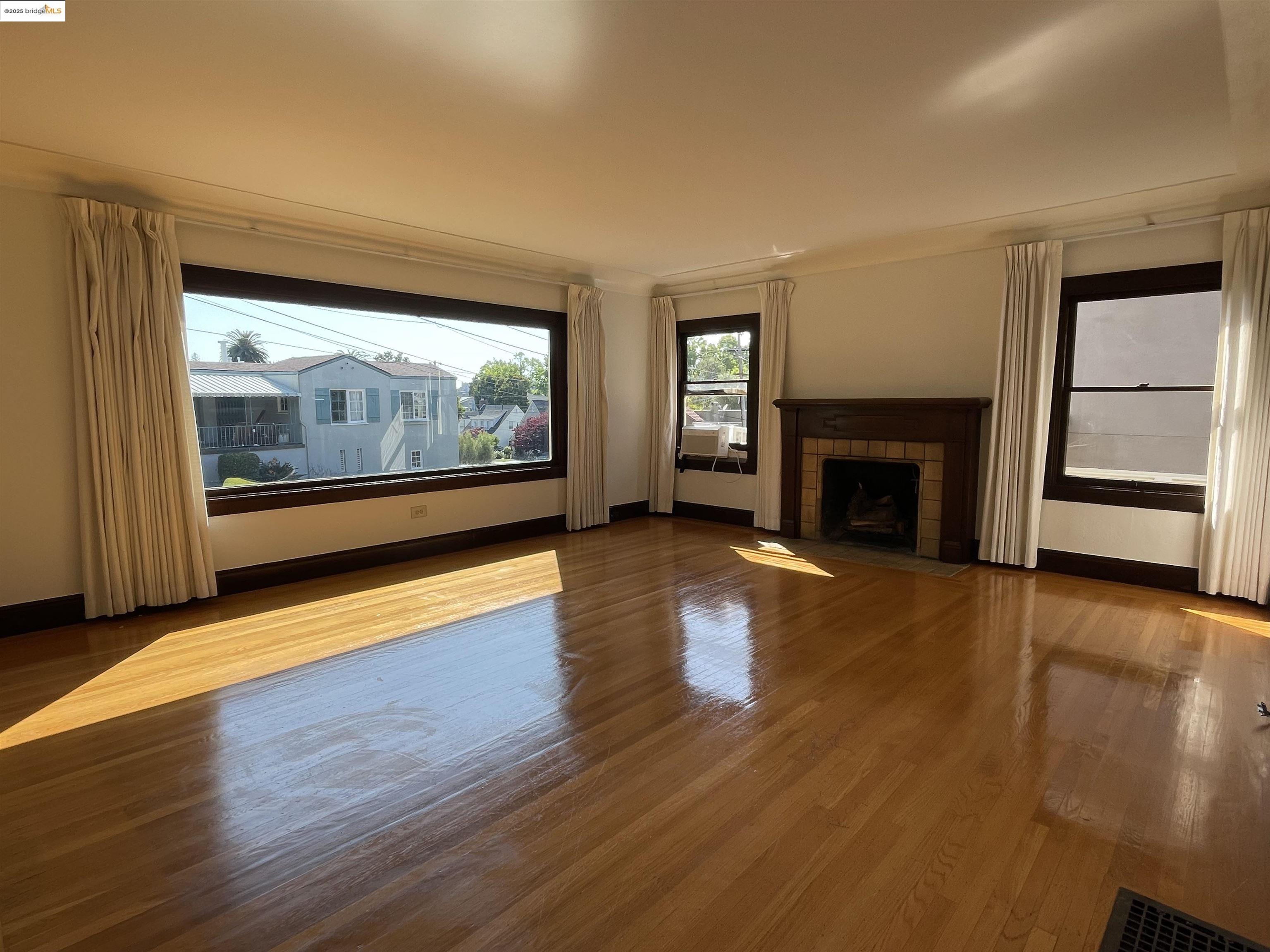 1159 Winsor, Piedmont, California 94610, 5 Bedrooms Bedrooms, 12 Rooms Rooms,2 BathroomsBathrooms,Residential Lease,For Rent,1159 Winsor,41100693