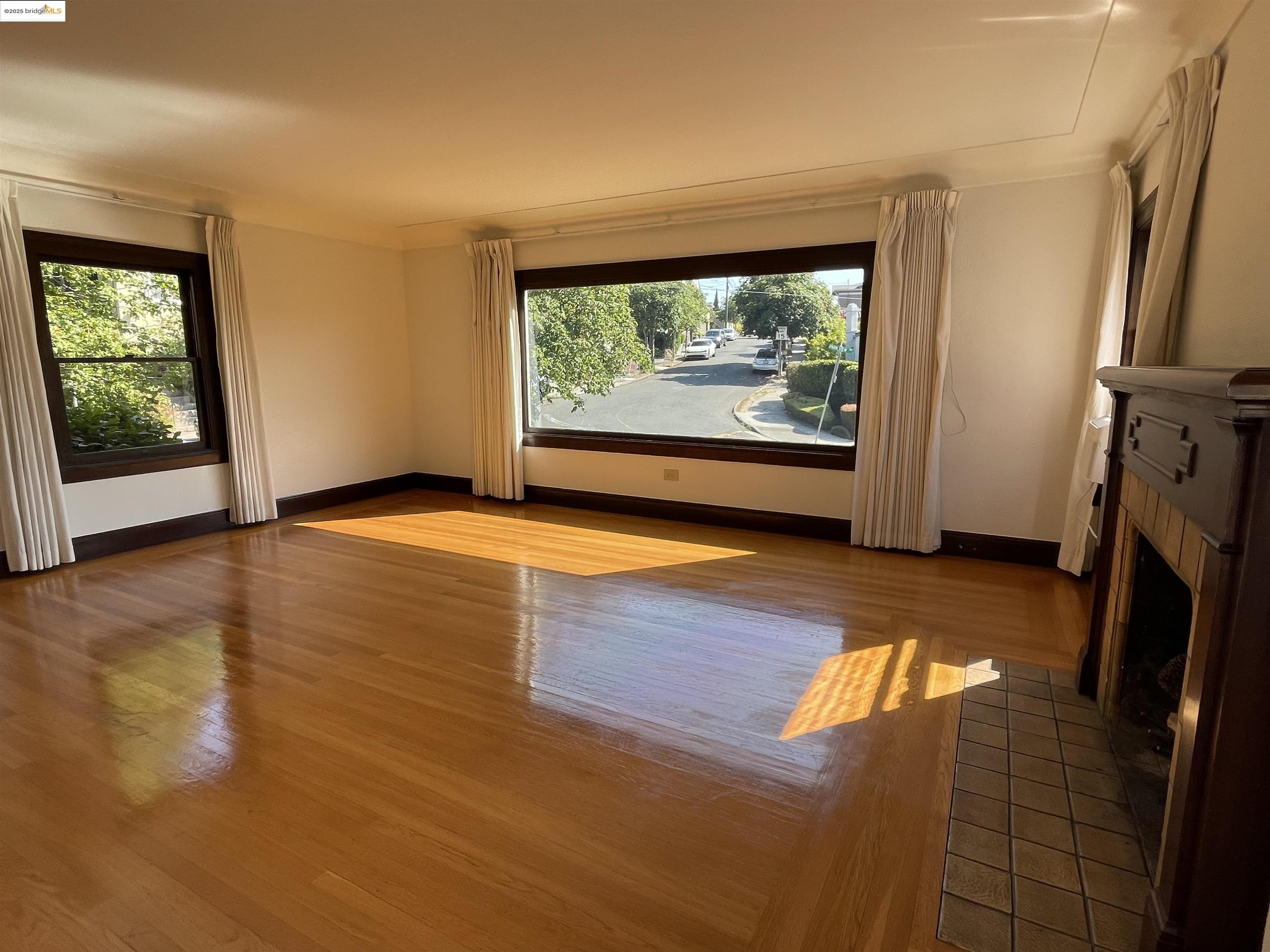 1159 Winsor, Piedmont, California 94610, 5 Bedrooms Bedrooms, 12 Rooms Rooms,2 BathroomsBathrooms,Residential Lease,For Rent,1159 Winsor,41100693