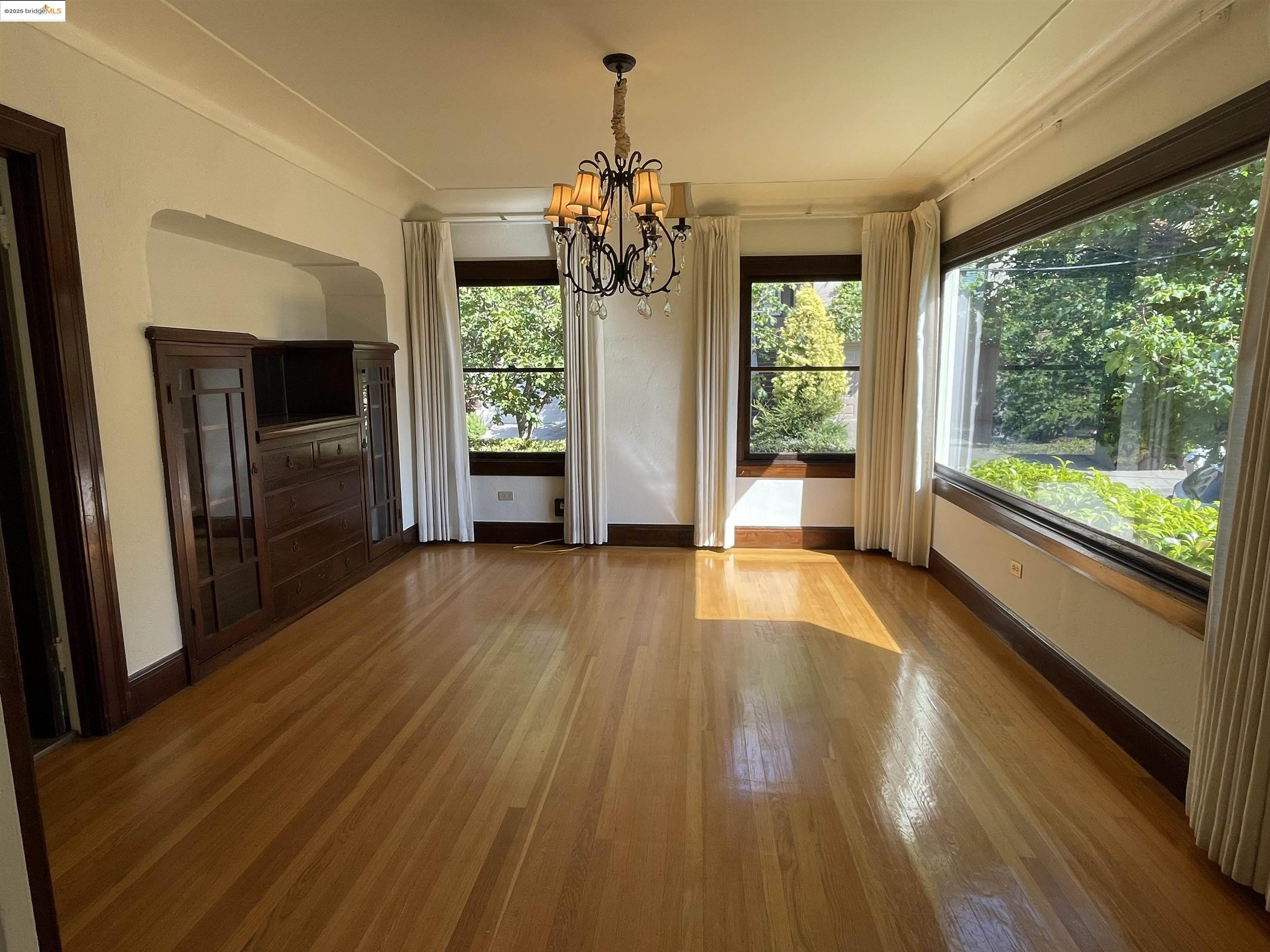 1159 Winsor, Piedmont, California 94610, 5 Bedrooms Bedrooms, 12 Rooms Rooms,2 BathroomsBathrooms,Residential Lease,For Rent,1159 Winsor,41100693