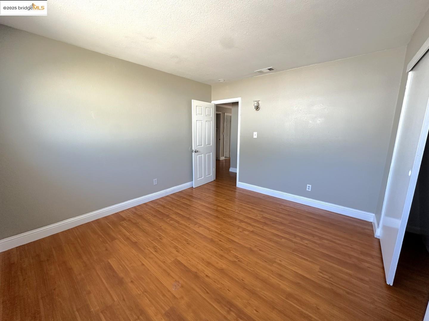 Detail Gallery Image 11 of 19 For 2233 Edison Ave, Sacramento,  CA 95821 - 3 Beds | 2 Baths