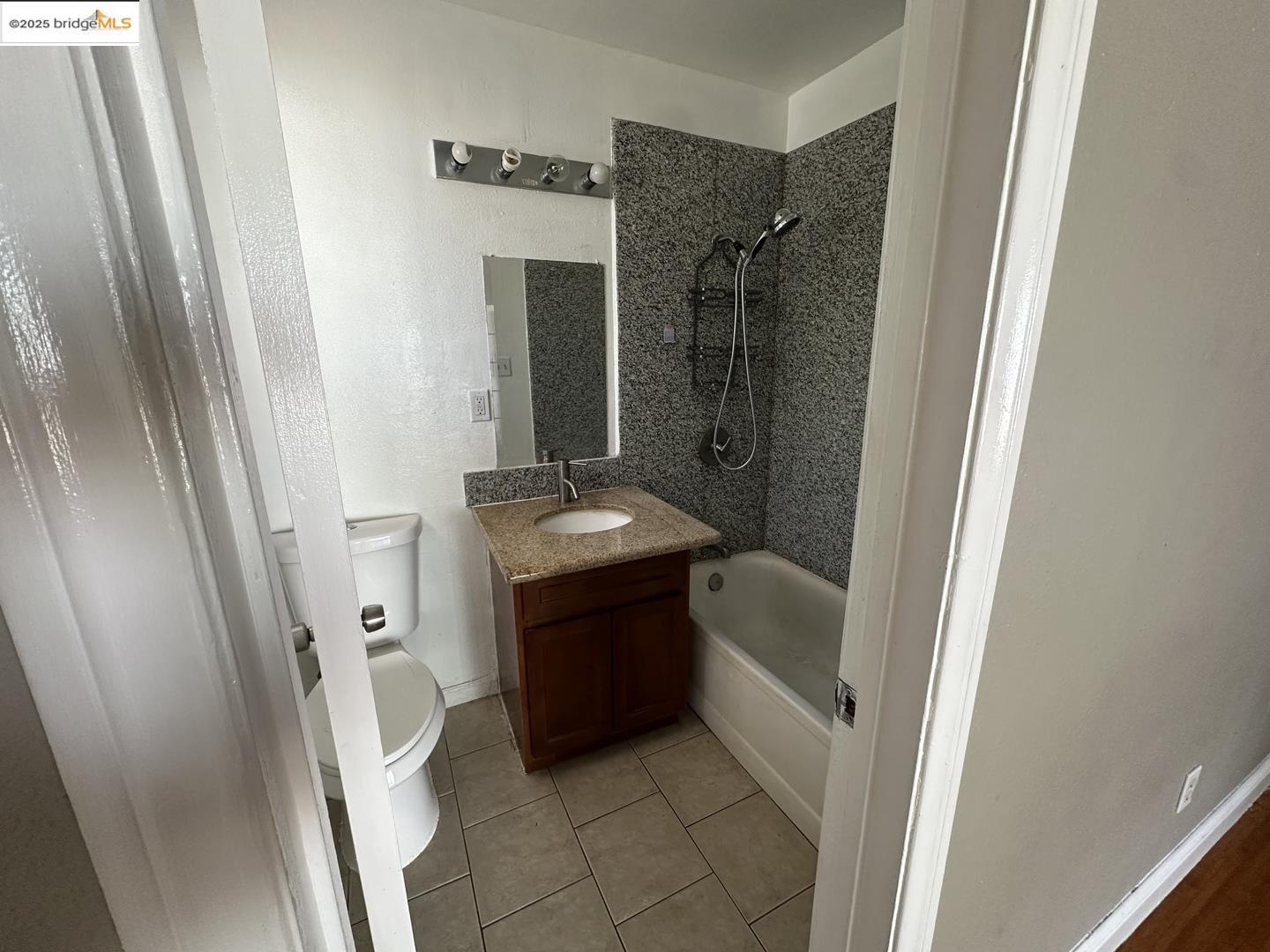 Detail Gallery Image 13 of 19 For 2233 Edison Ave, Sacramento,  CA 95821 - 3 Beds | 2 Baths
