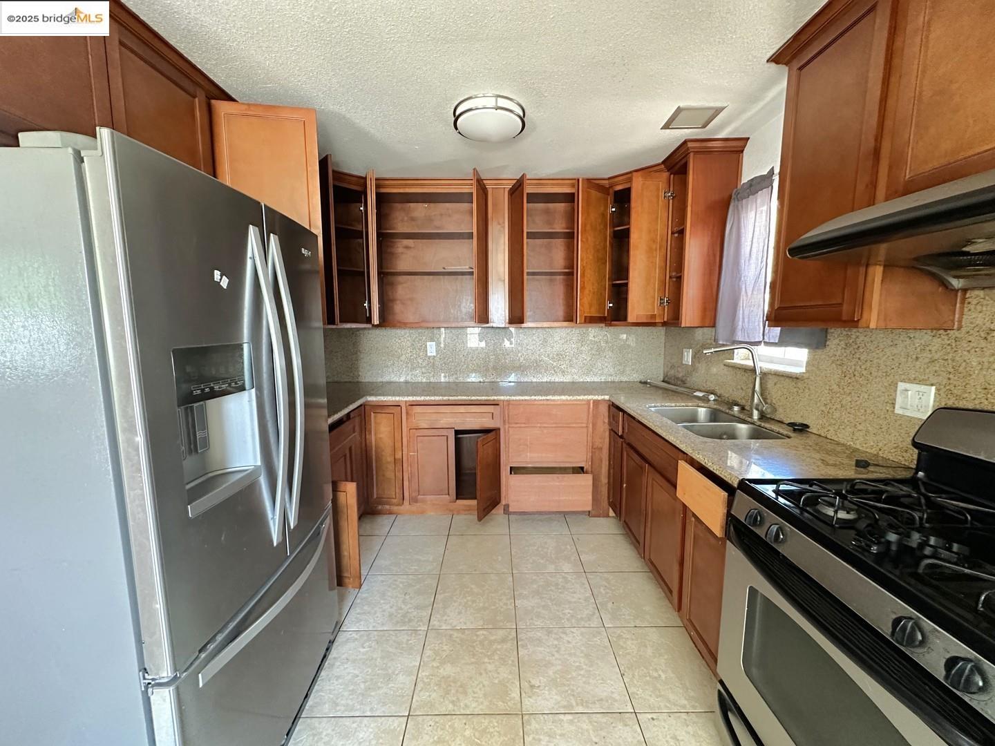 Detail Gallery Image 7 of 19 For 2233 Edison Ave, Sacramento,  CA 95821 - 3 Beds | 2 Baths