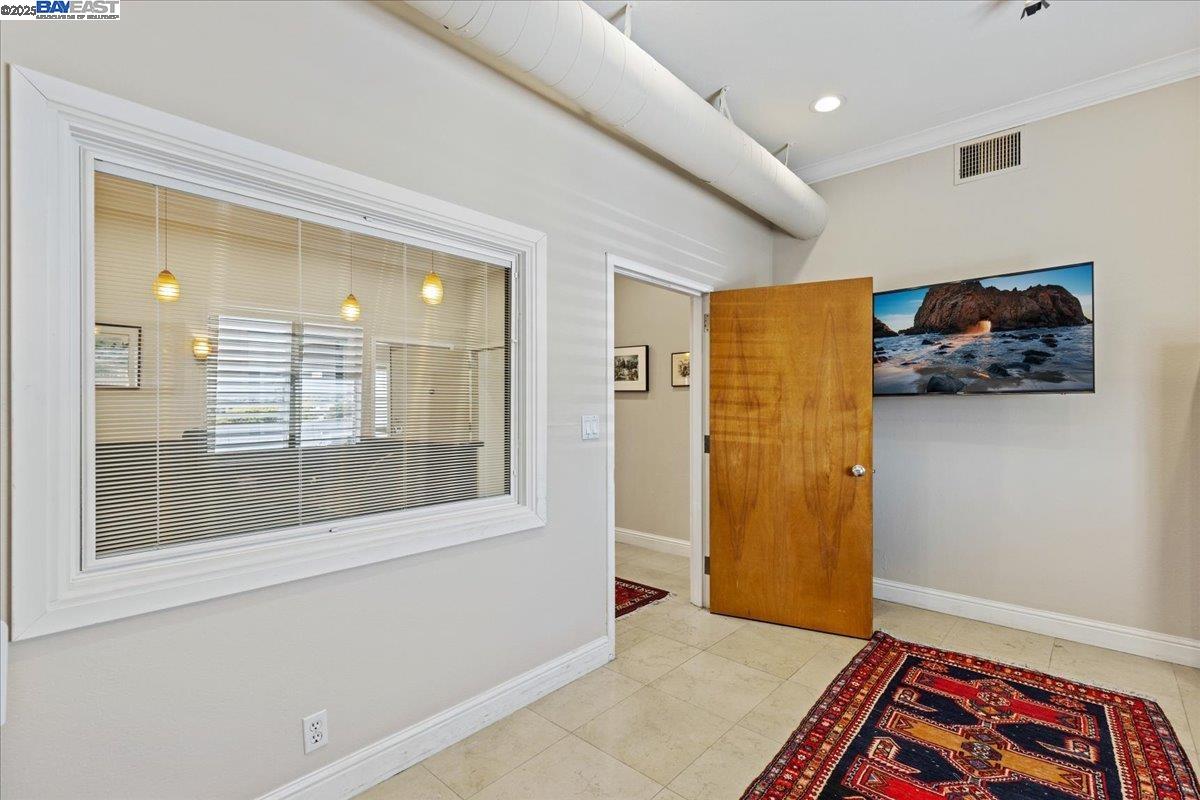 Detail Gallery Image 11 of 19 For 212 9th St, Oakland,  CA 94607 - – Beds | – Baths