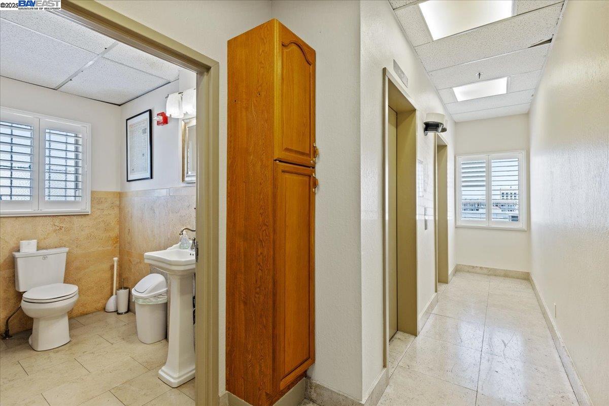 Detail Gallery Image 16 of 19 For 212 9th St, Oakland,  CA 94607 - – Beds | – Baths