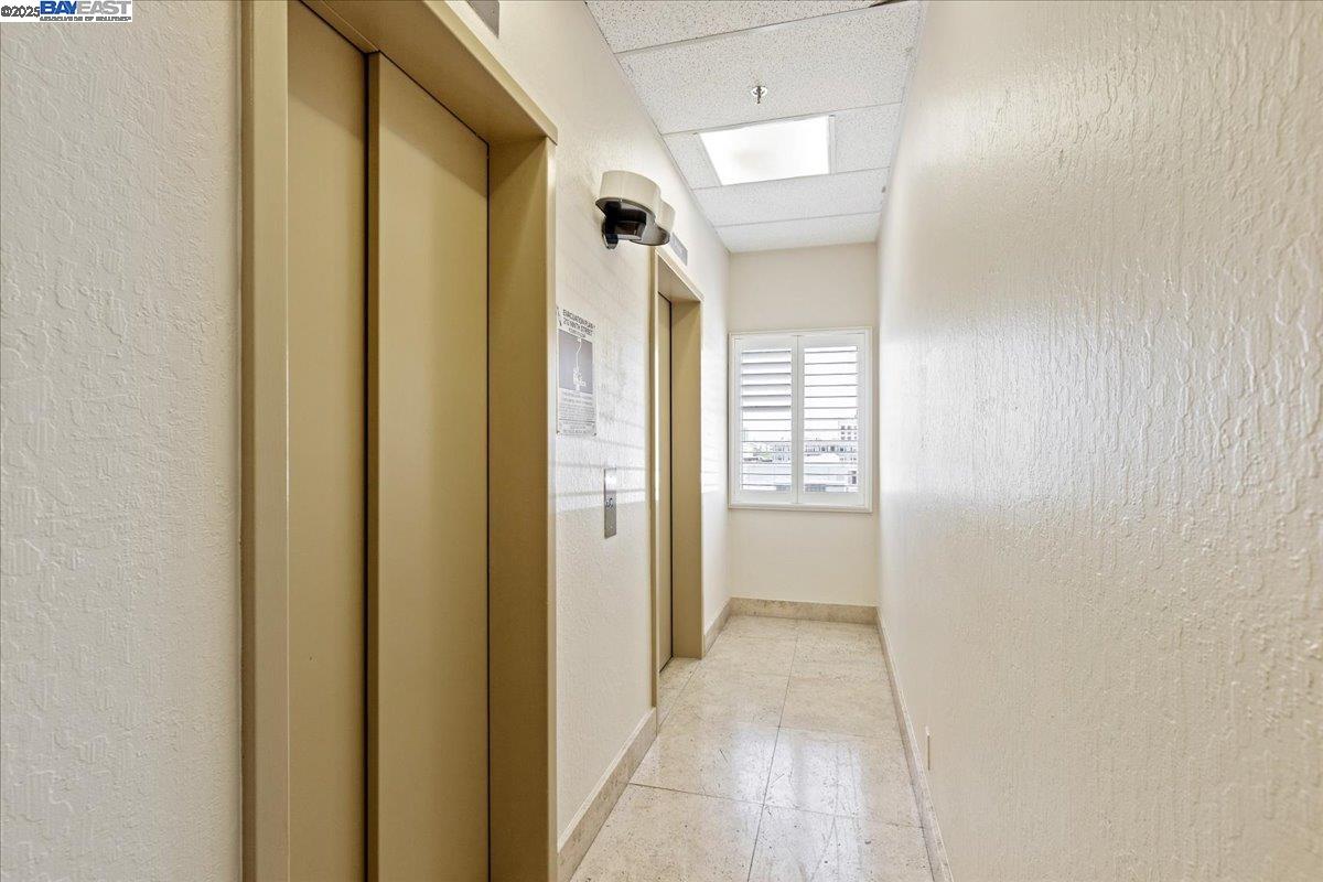 Detail Gallery Image 3 of 19 For 212 9th St, Oakland,  CA 94607 - – Beds | – Baths