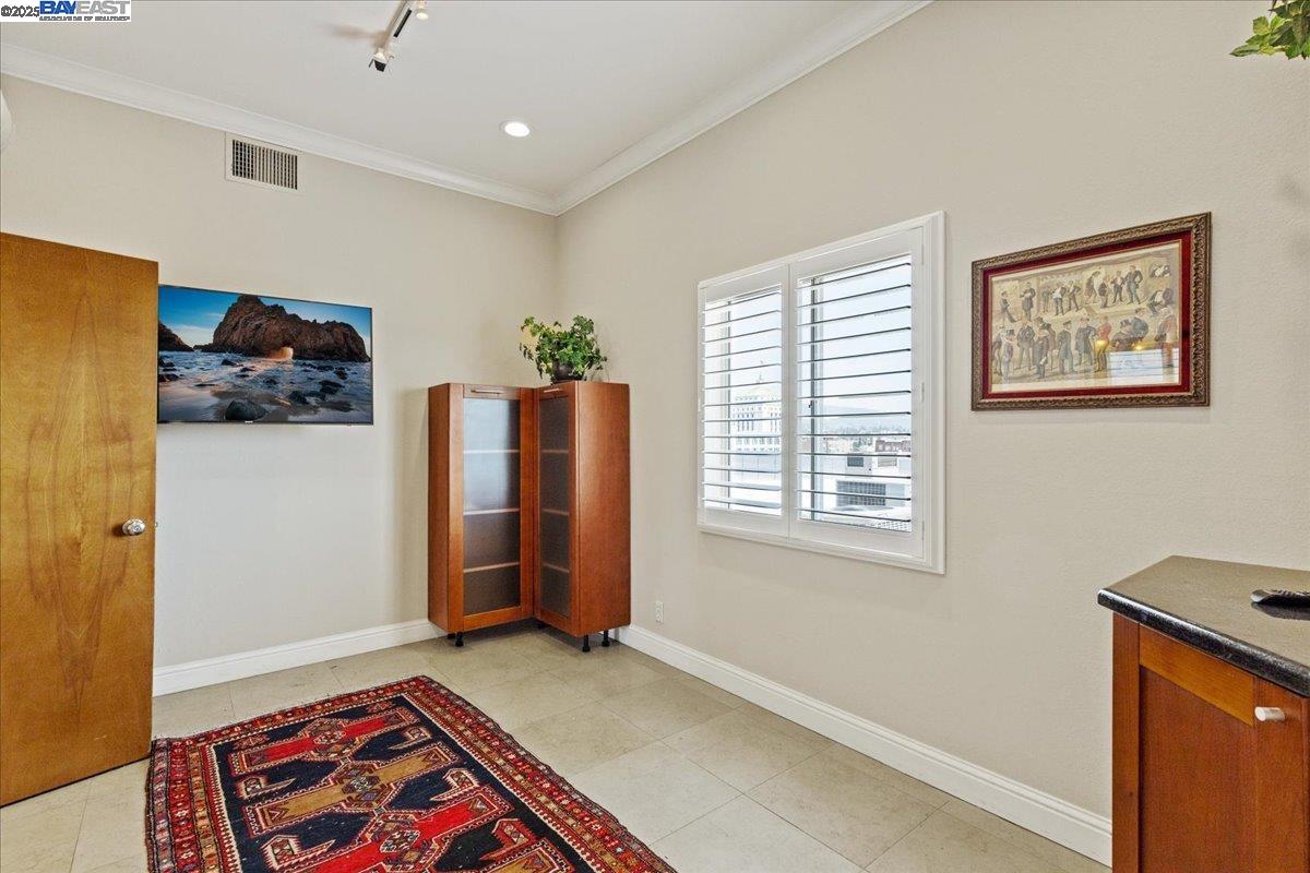 Detail Gallery Image 9 of 19 For 212 9th St, Oakland,  CA 94607 - – Beds | – Baths