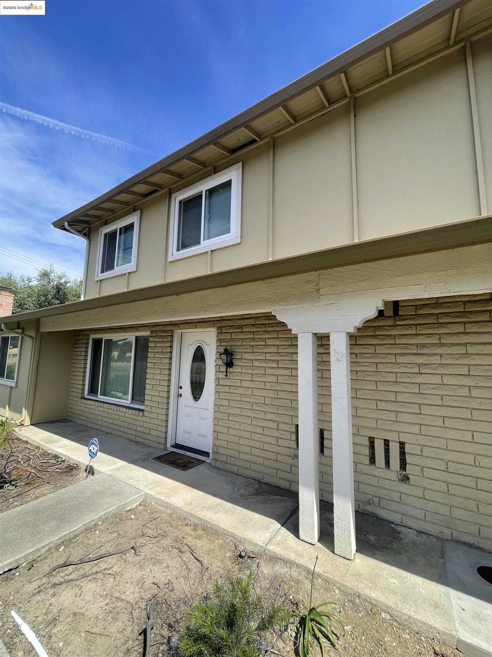 Detail Gallery Image 2 of 28 For 35 Fountainhead Ct, Martinez,  CA 94553 - 3 Beds | 1/1 Baths
