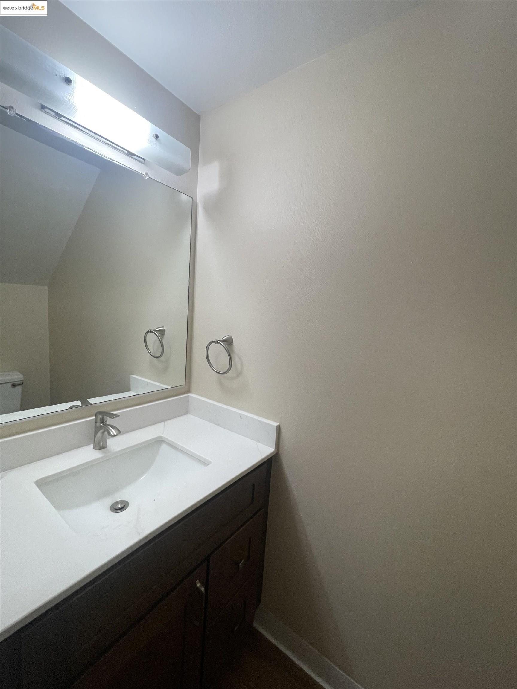 Detail Gallery Image 11 of 28 For 35 Fountainhead Ct, Martinez,  CA 94553 - 3 Beds | 1/1 Baths
