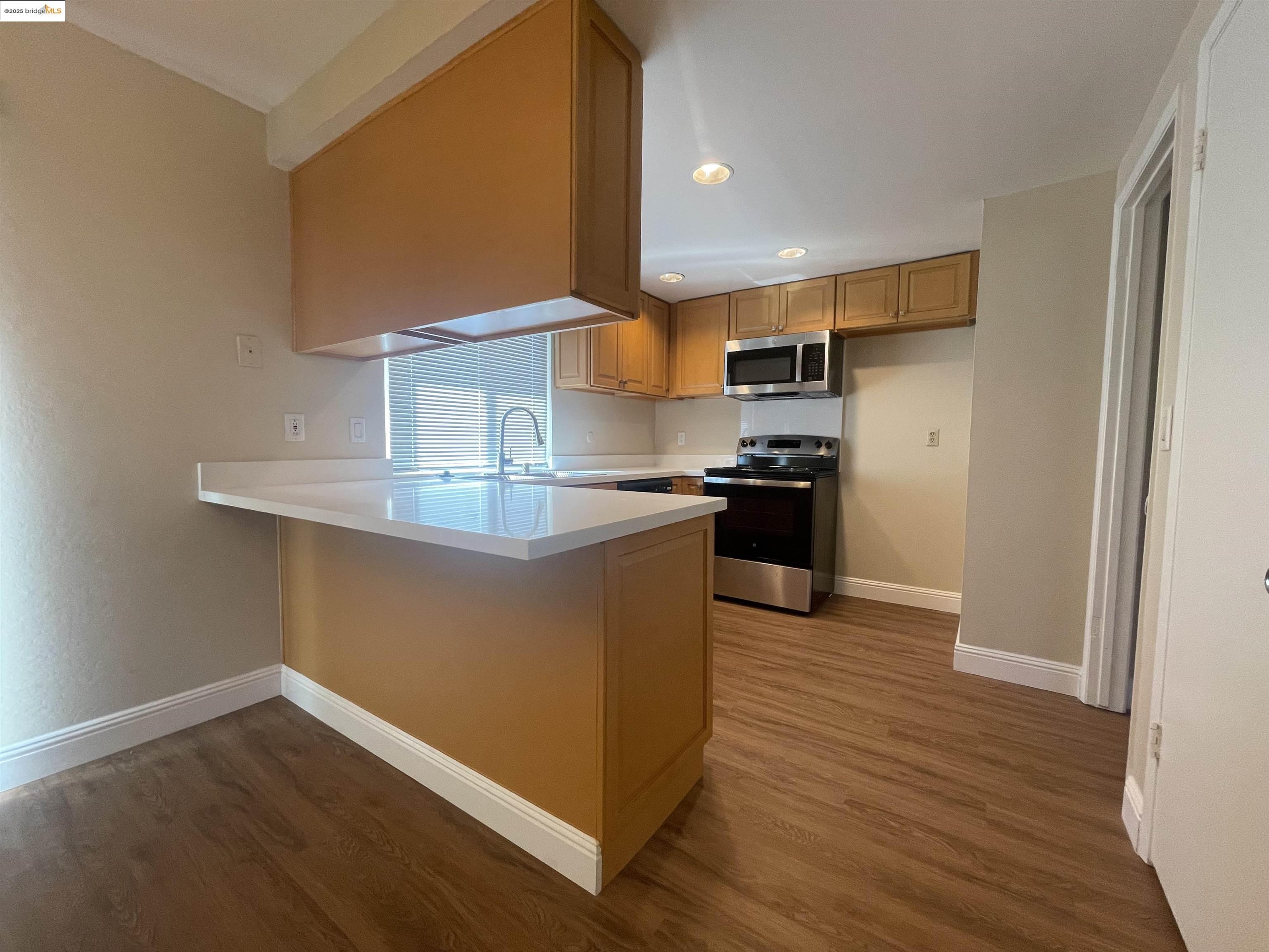 Detail Gallery Image 6 of 28 For 35 Fountainhead Ct, Martinez,  CA 94553 - 3 Beds | 1/1 Baths