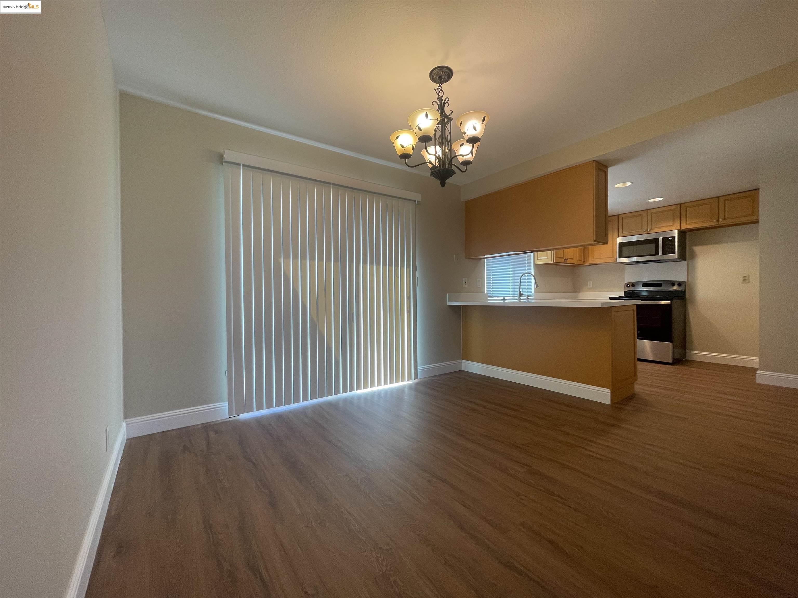 Detail Gallery Image 7 of 28 For 35 Fountainhead Ct, Martinez,  CA 94553 - 3 Beds | 1/1 Baths