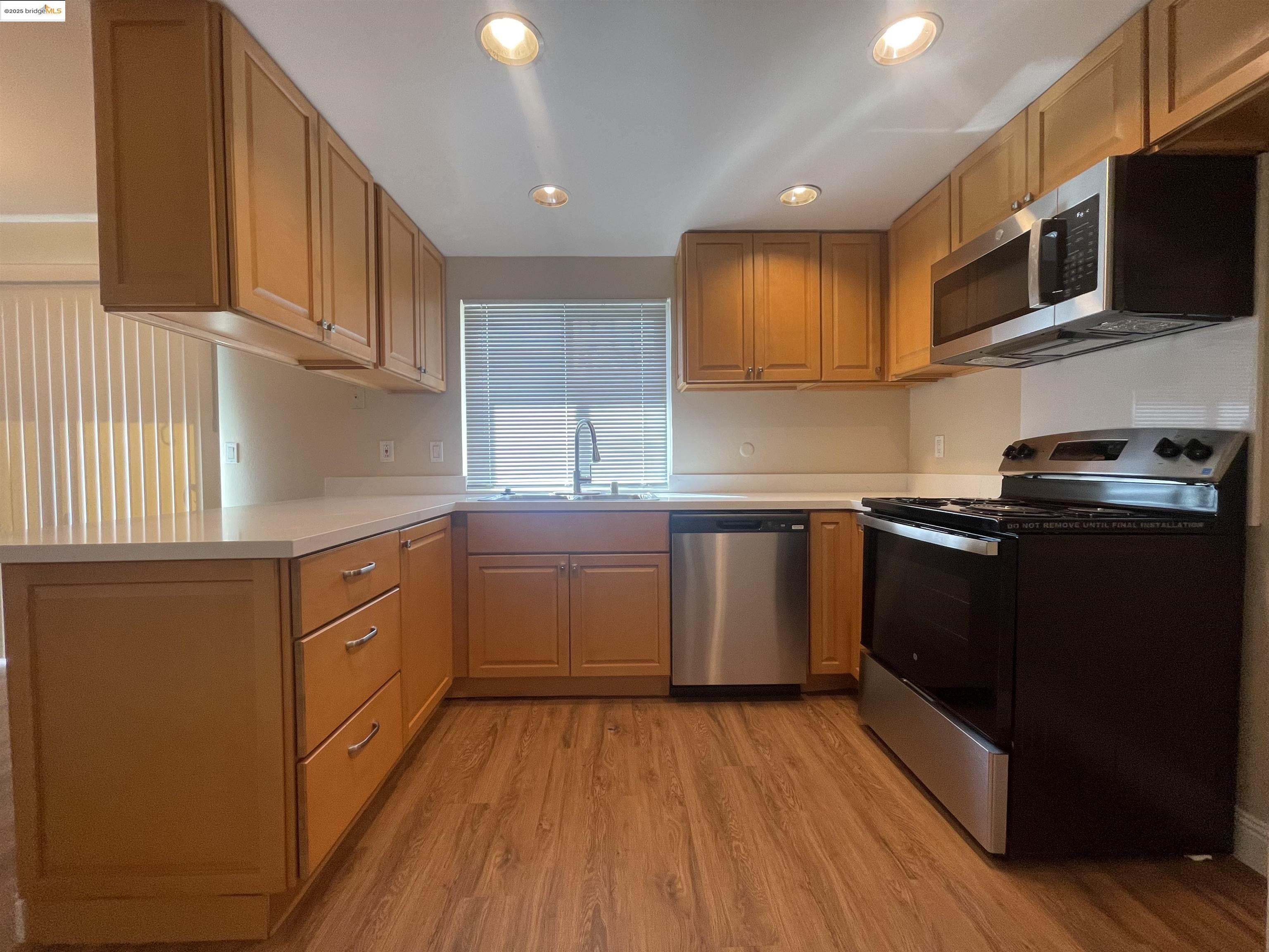 Detail Gallery Image 8 of 28 For 35 Fountainhead Ct, Martinez,  CA 94553 - 3 Beds | 1/1 Baths