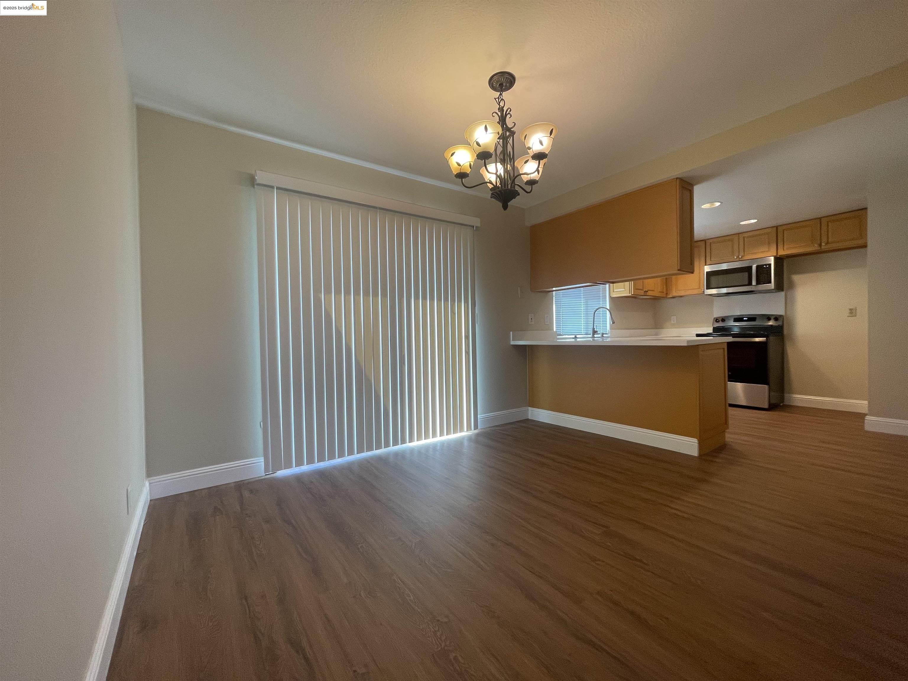Detail Gallery Image 9 of 28 For 35 Fountainhead Ct, Martinez,  CA 94553 - 3 Beds | 1/1 Baths