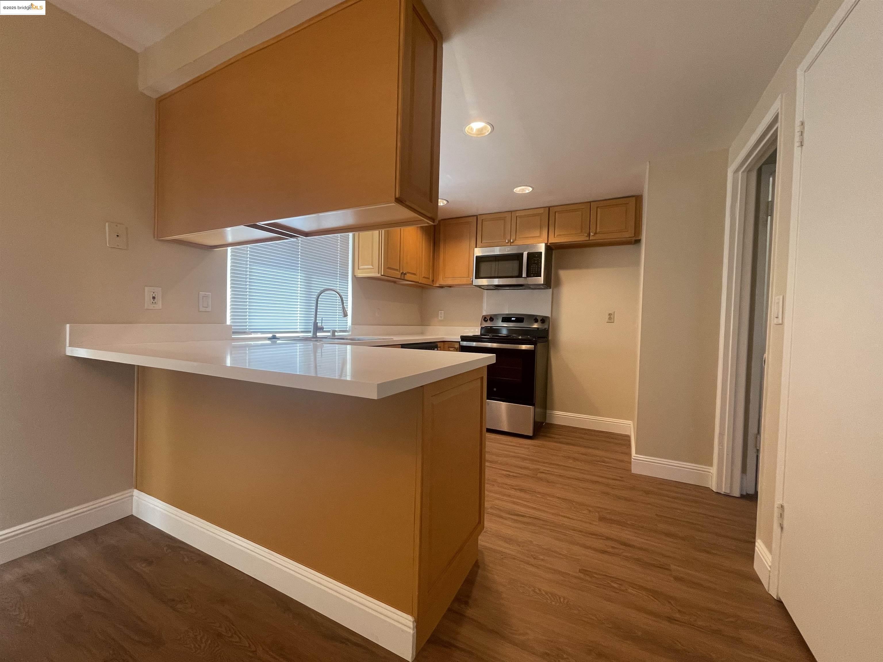 Detail Gallery Image 10 of 28 For 35 Fountainhead Ct, Martinez,  CA 94553 - 3 Beds | 1/1 Baths