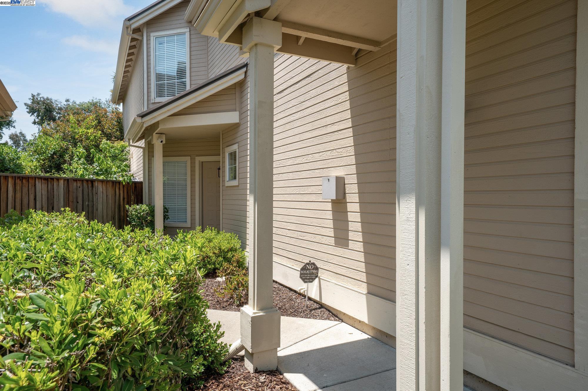 Detail Gallery Image 2 of 47 For 411 Orchard View Ave, Martinez,  CA 94553 - 4 Beds | 2/1 Baths