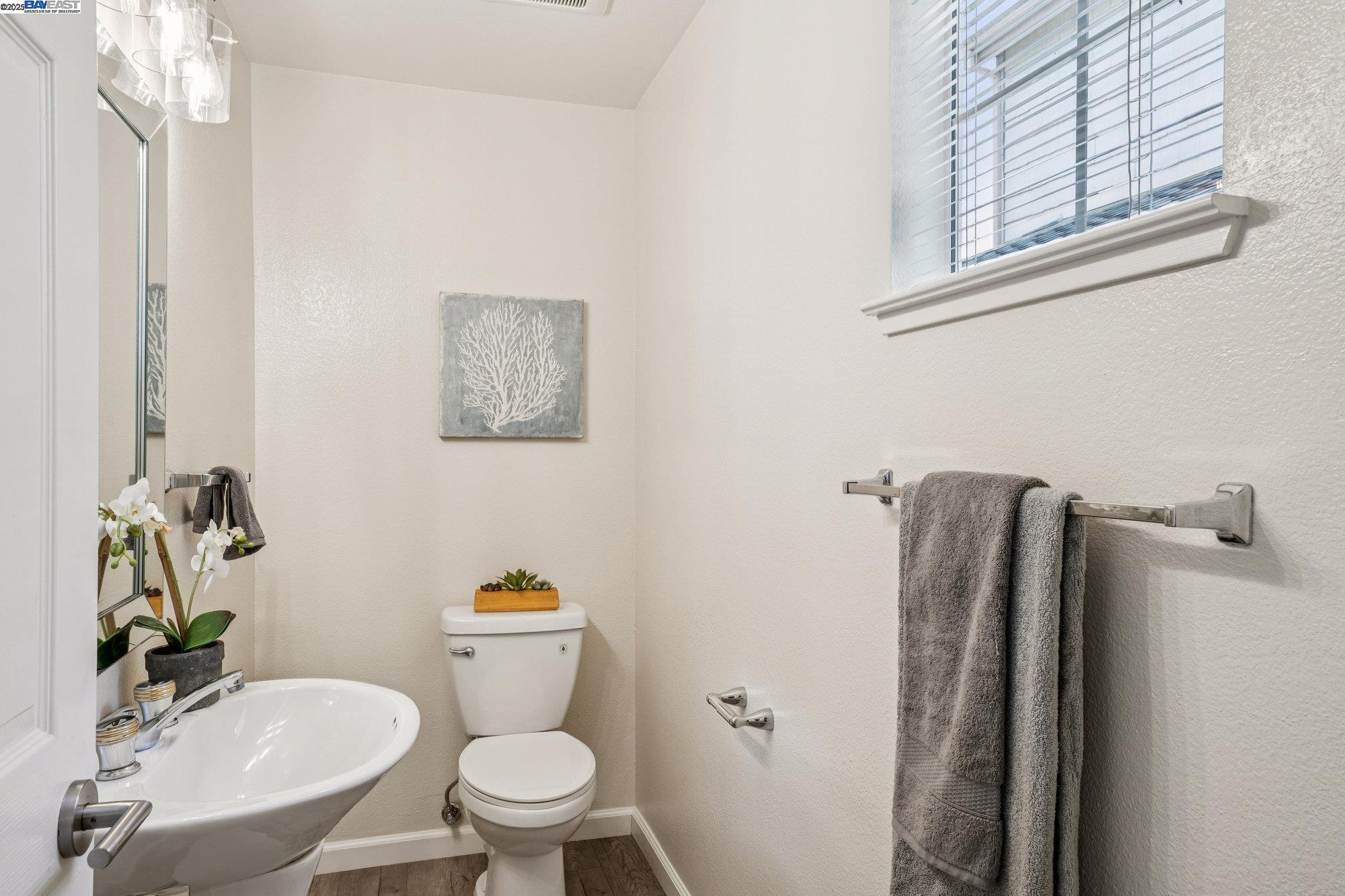 Detail Gallery Image 11 of 47 For 411 Orchard View Ave, Martinez,  CA 94553 - 4 Beds | 2/1 Baths