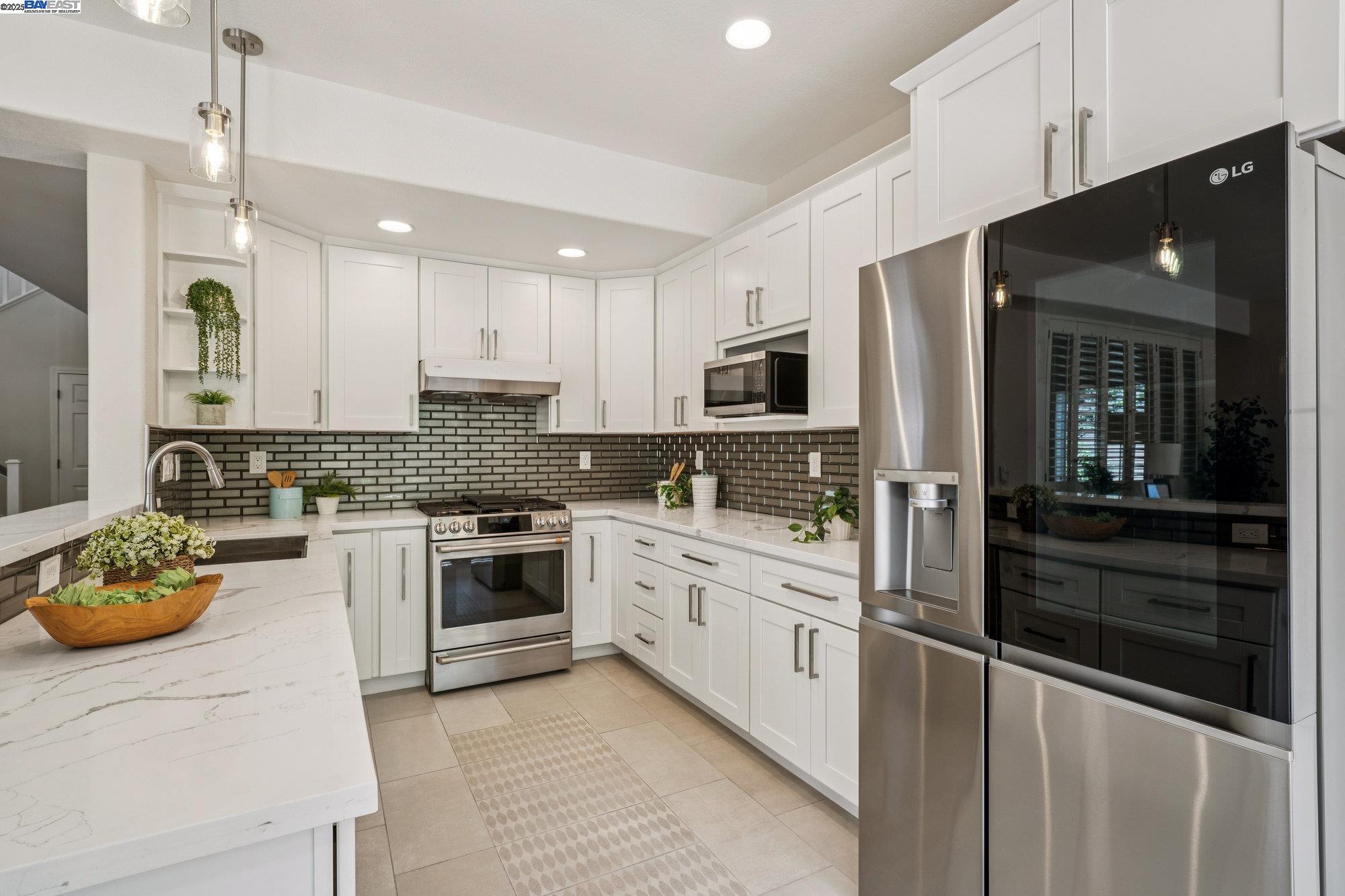 Detail Gallery Image 16 of 47 For 411 Orchard View Ave, Martinez,  CA 94553 - 4 Beds | 2/1 Baths