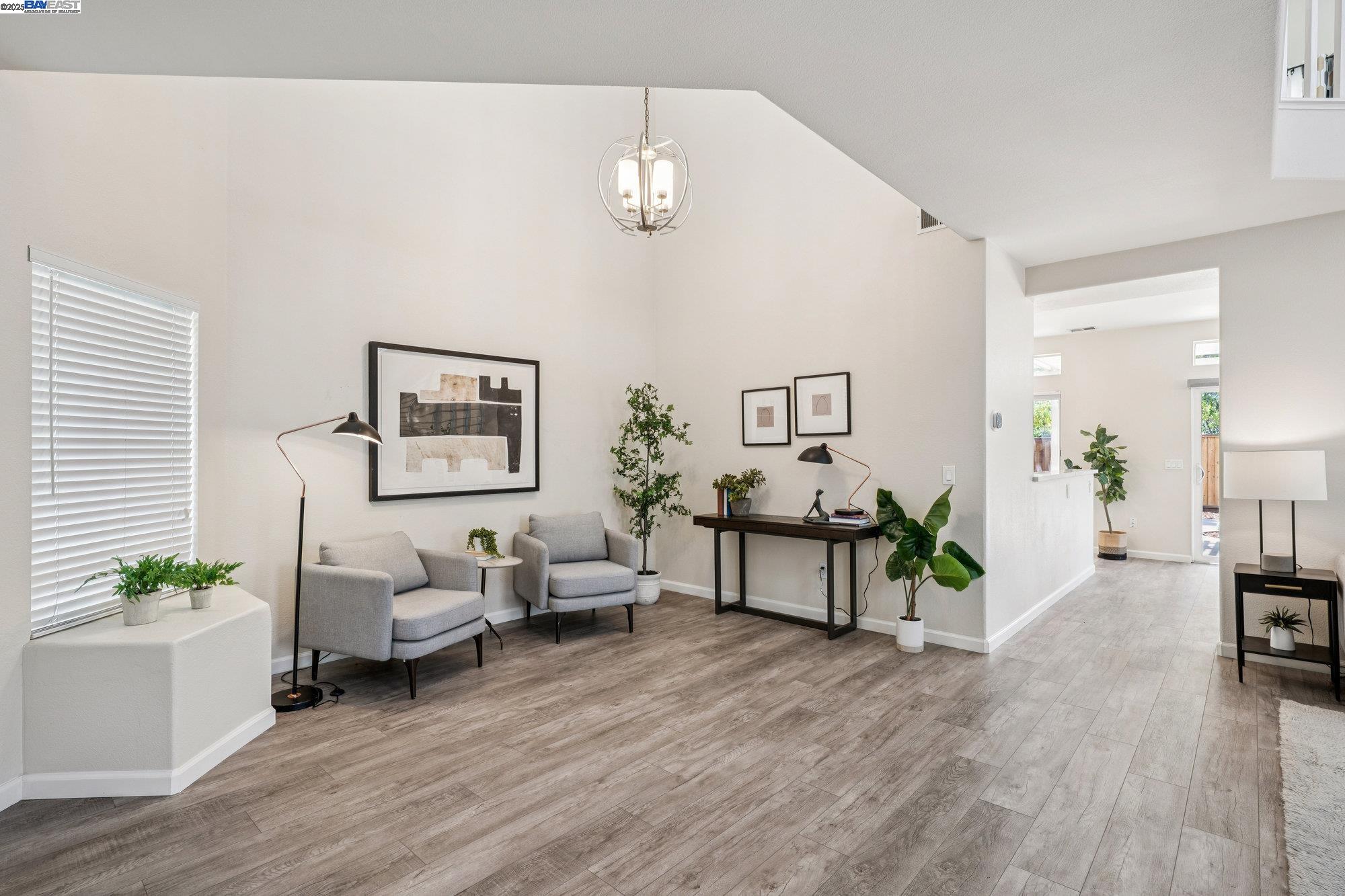 Detail Gallery Image 5 of 47 For 411 Orchard View Ave, Martinez,  CA 94553 - 4 Beds | 2/1 Baths