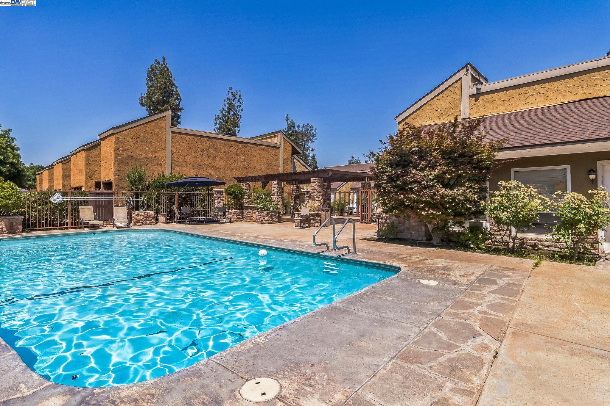 Detail Gallery Image 3 of 18 For 7166 N Fruit Ave #154,  Fresno,  CA 93711 - 2 Beds | 1/1 Baths